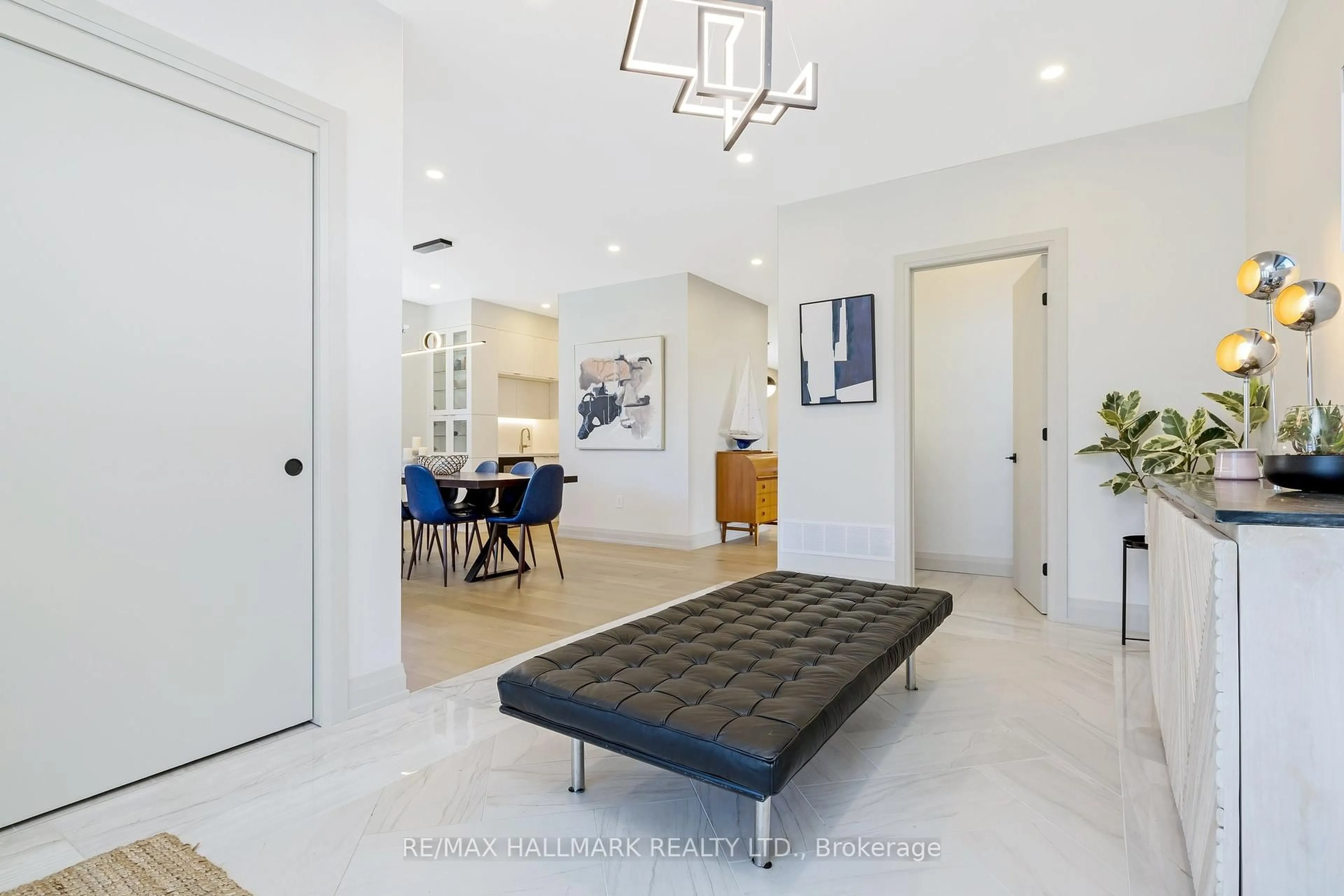 Indoor entryway for 68 Harewood Ave, Toronto Ontario M1M 2R3