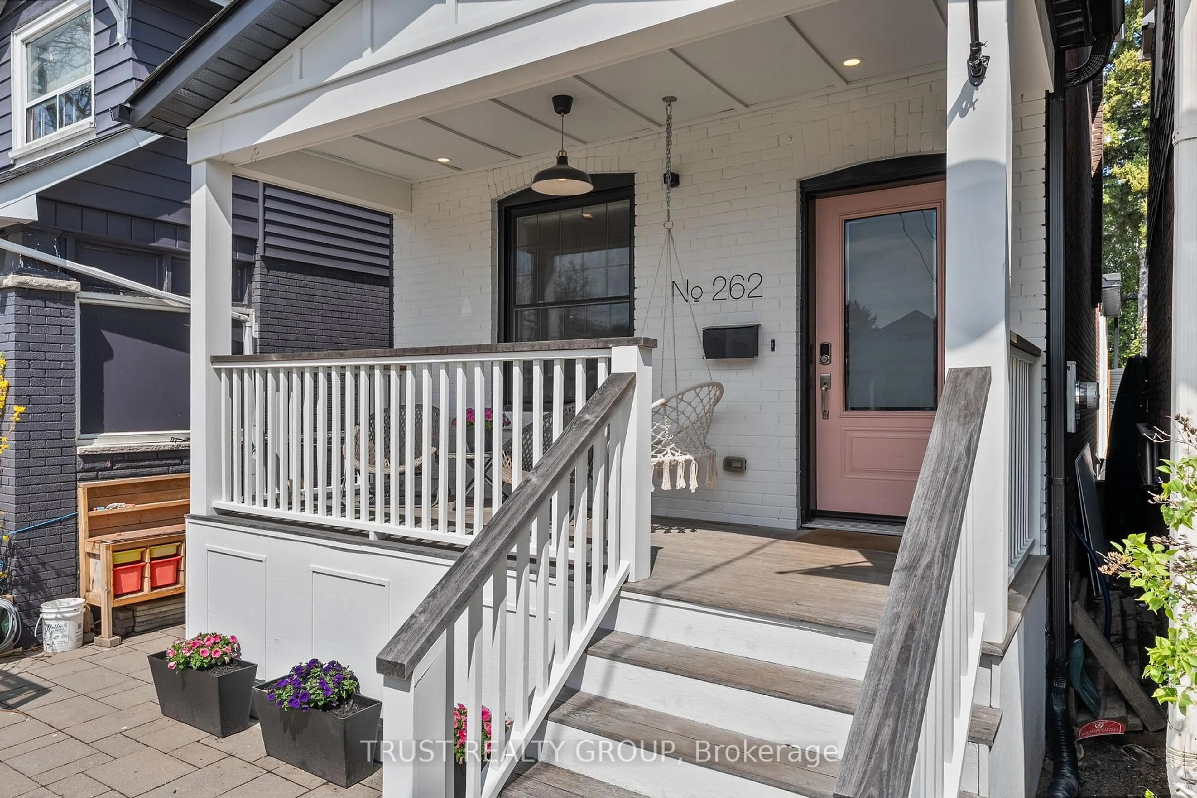 Indoor entryway for 262 Queensdale Ave, Toronto Ontario M4C 2B2