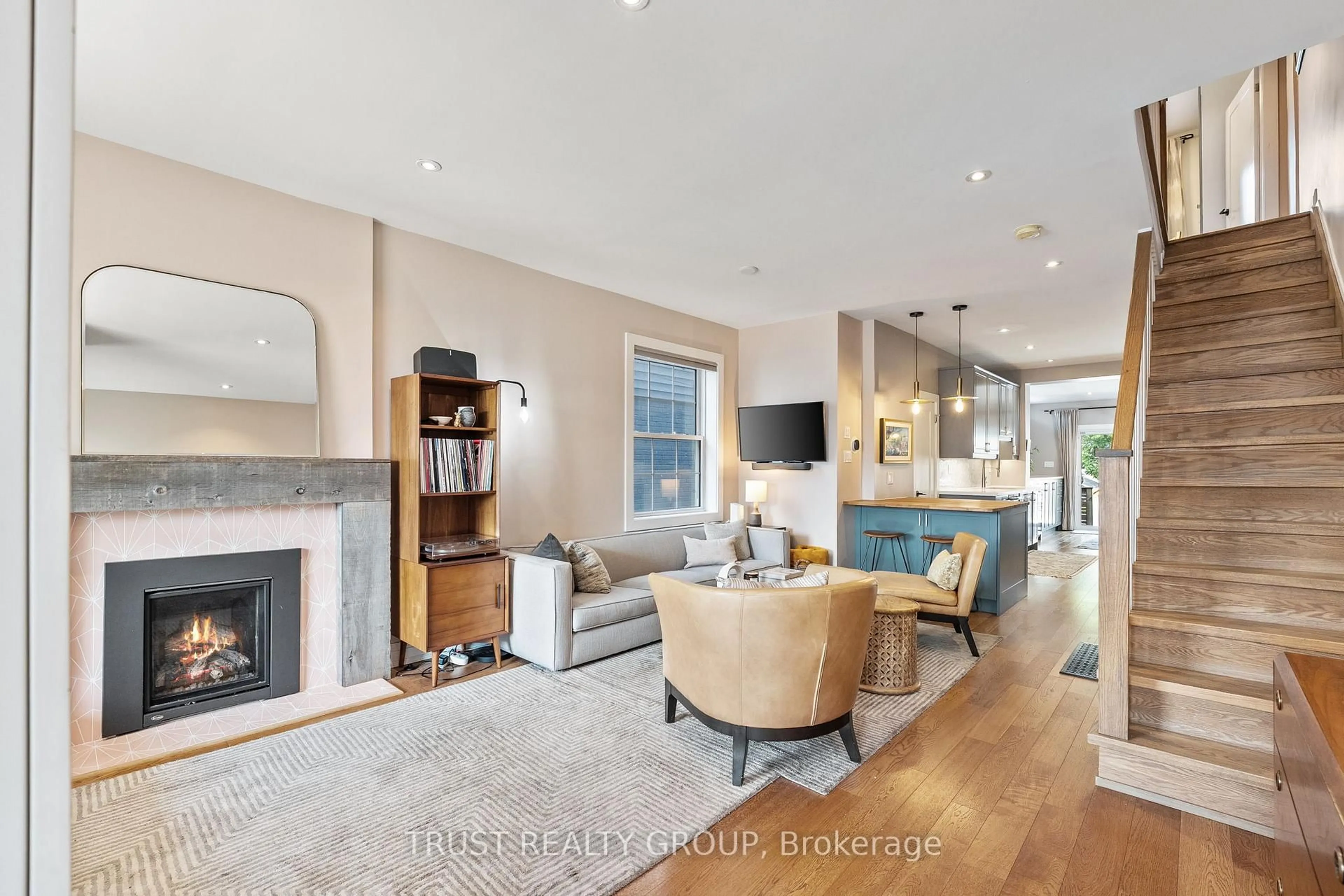 Living room with furniture, unknown for 262 Queensdale Ave, Toronto Ontario M4C 2B2