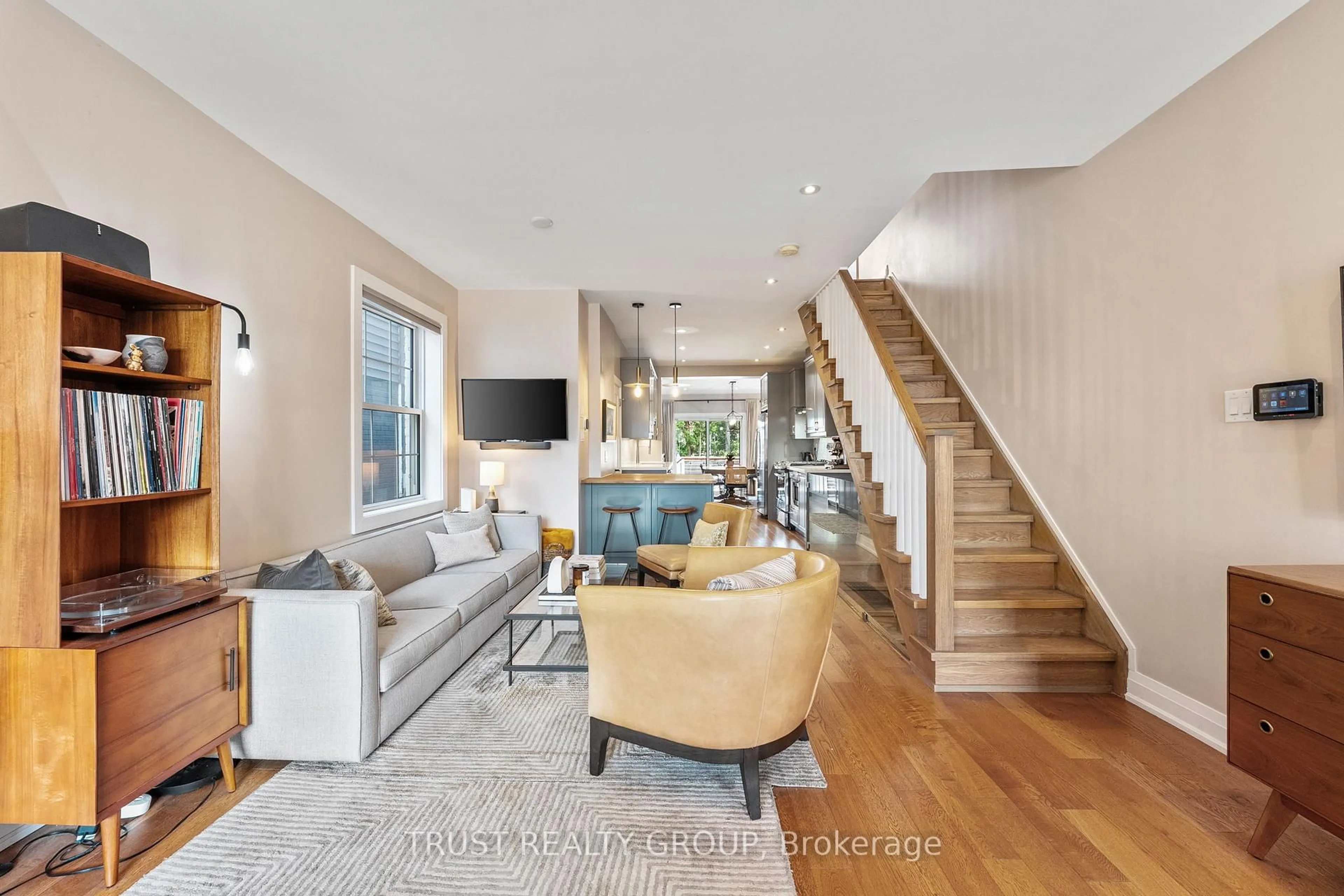 Living room with furniture, unknown for 262 Queensdale Ave, Toronto Ontario M4C 2B2