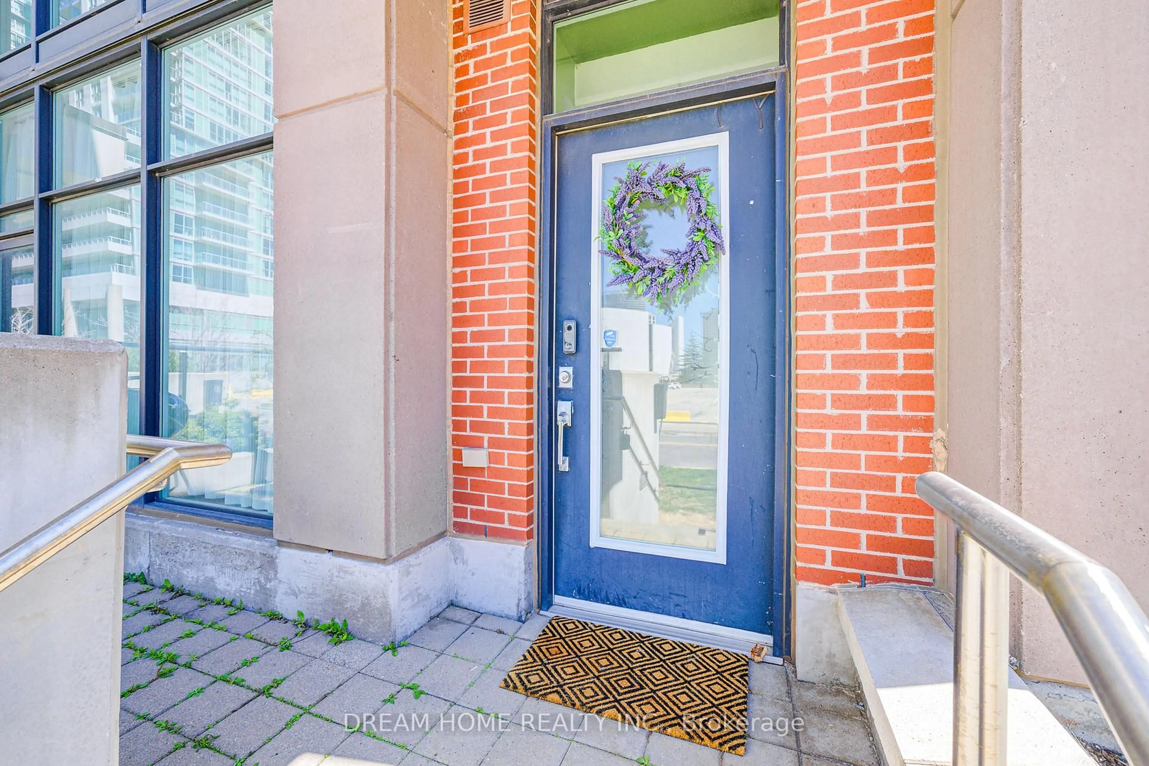 Indoor entryway for 1 Town Centre Crt, Toronto Ontario M1P 0B3