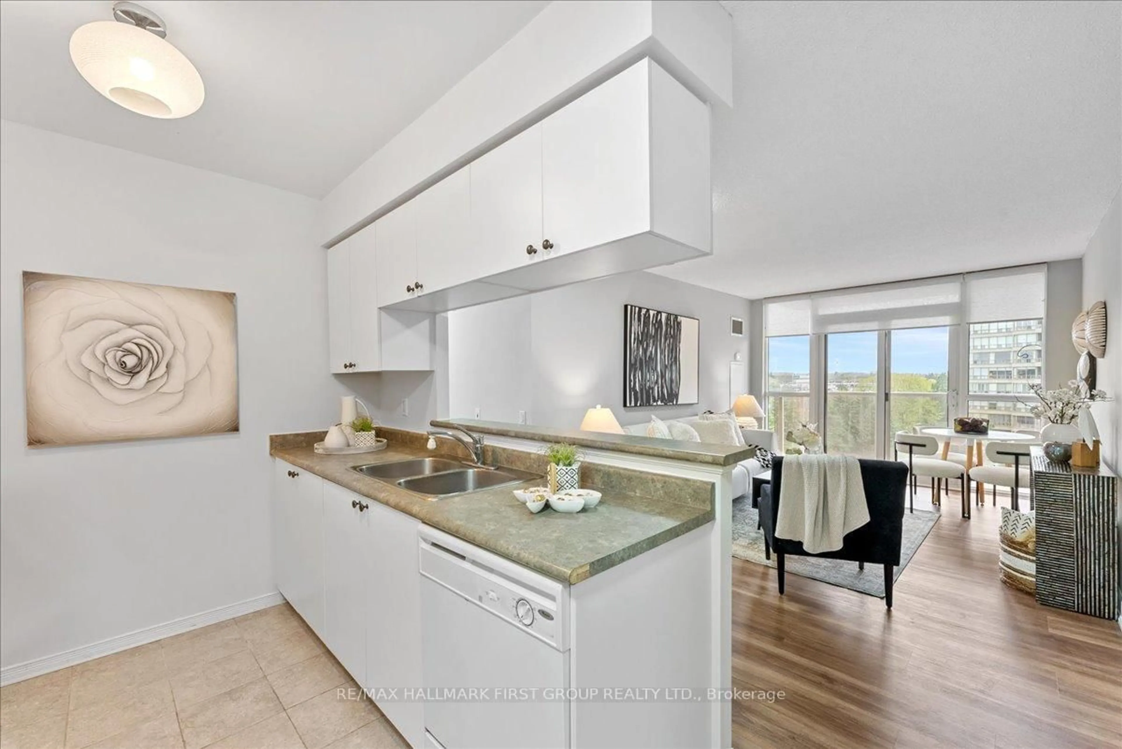 Open concept kitchen, ceramic/tile floor for 1200 The Esplanade N/A #606, Pickering Ontario L1V 6V3