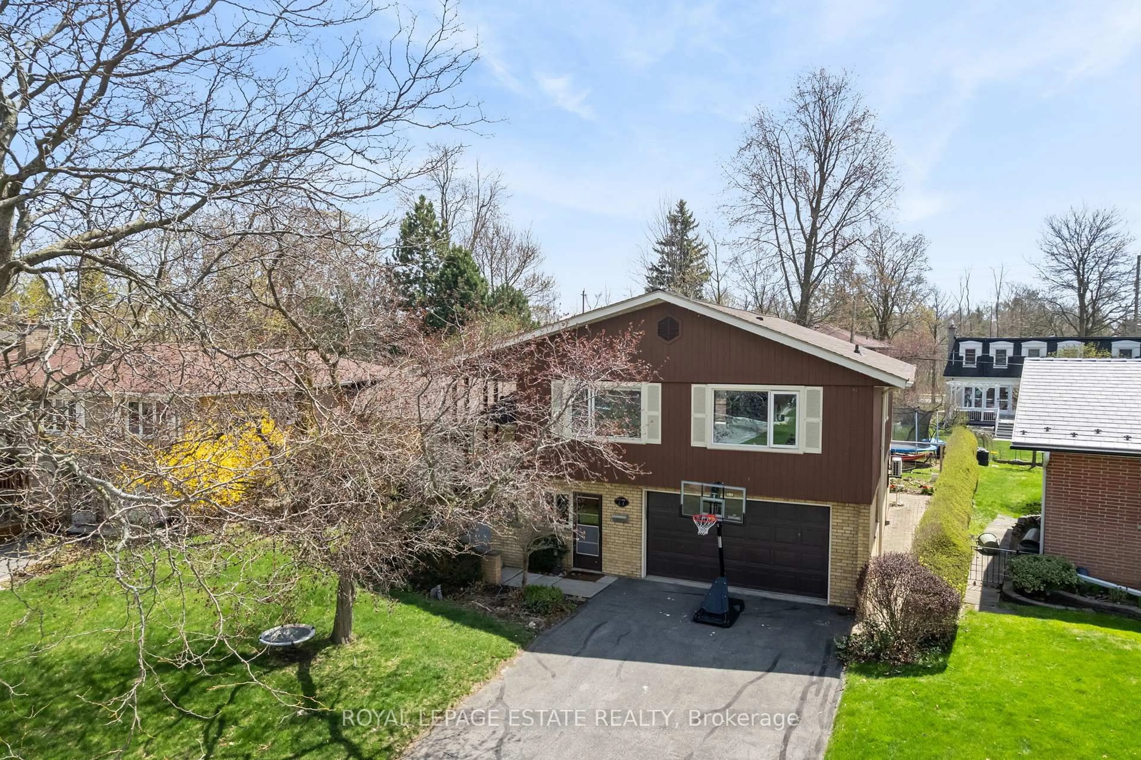 A pic from outside/outdoor area/front of a property/back of a property/a pic from drone, street for 77 Toynbee Tr, Toronto Ontario M1E 1G1
