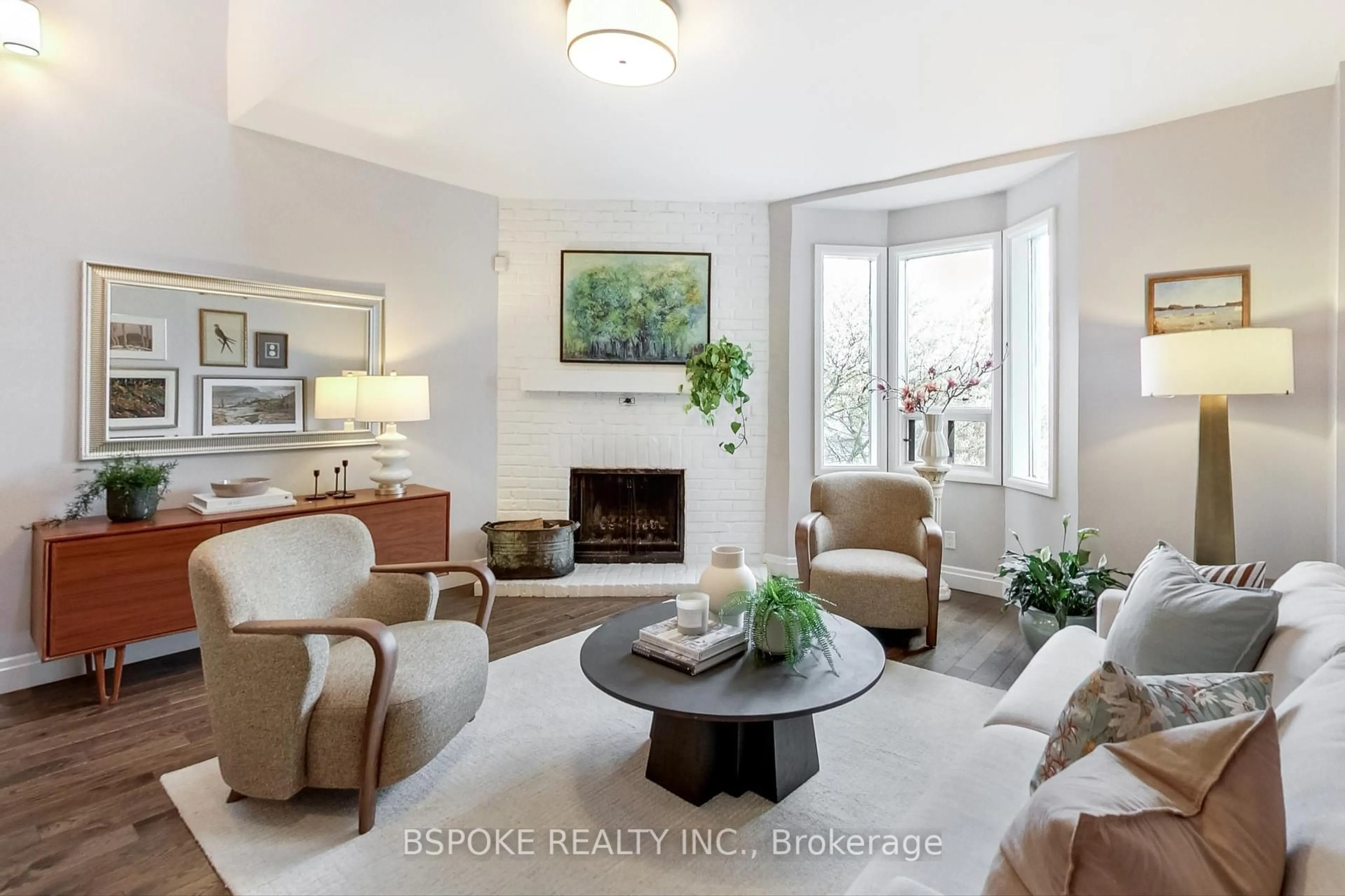 Living room with furniture, unknown for 293 Withrow Ave, Toronto Ontario M4J 1B6