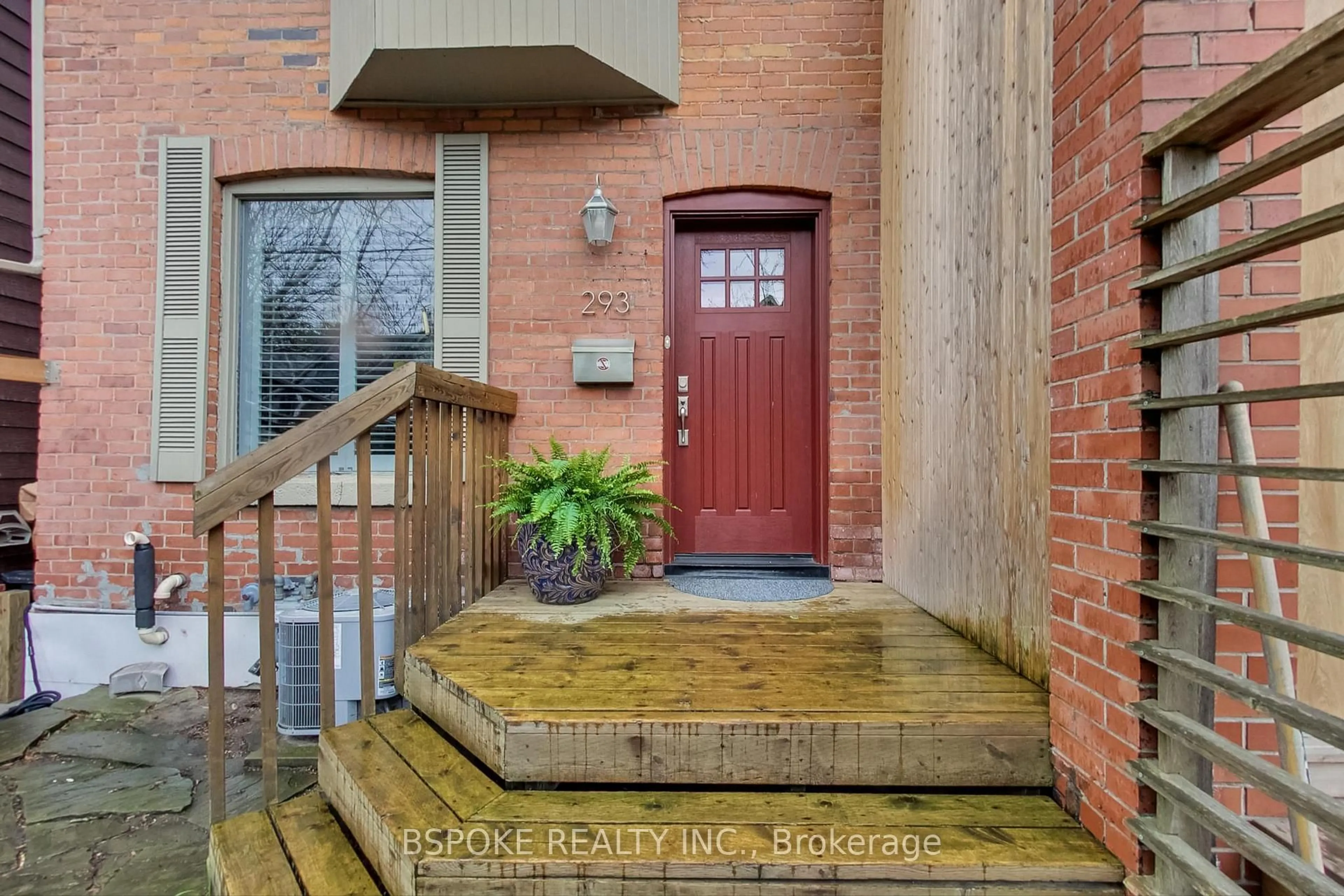 Indoor entryway for 293 Withrow Ave, Toronto Ontario M4J 1B6