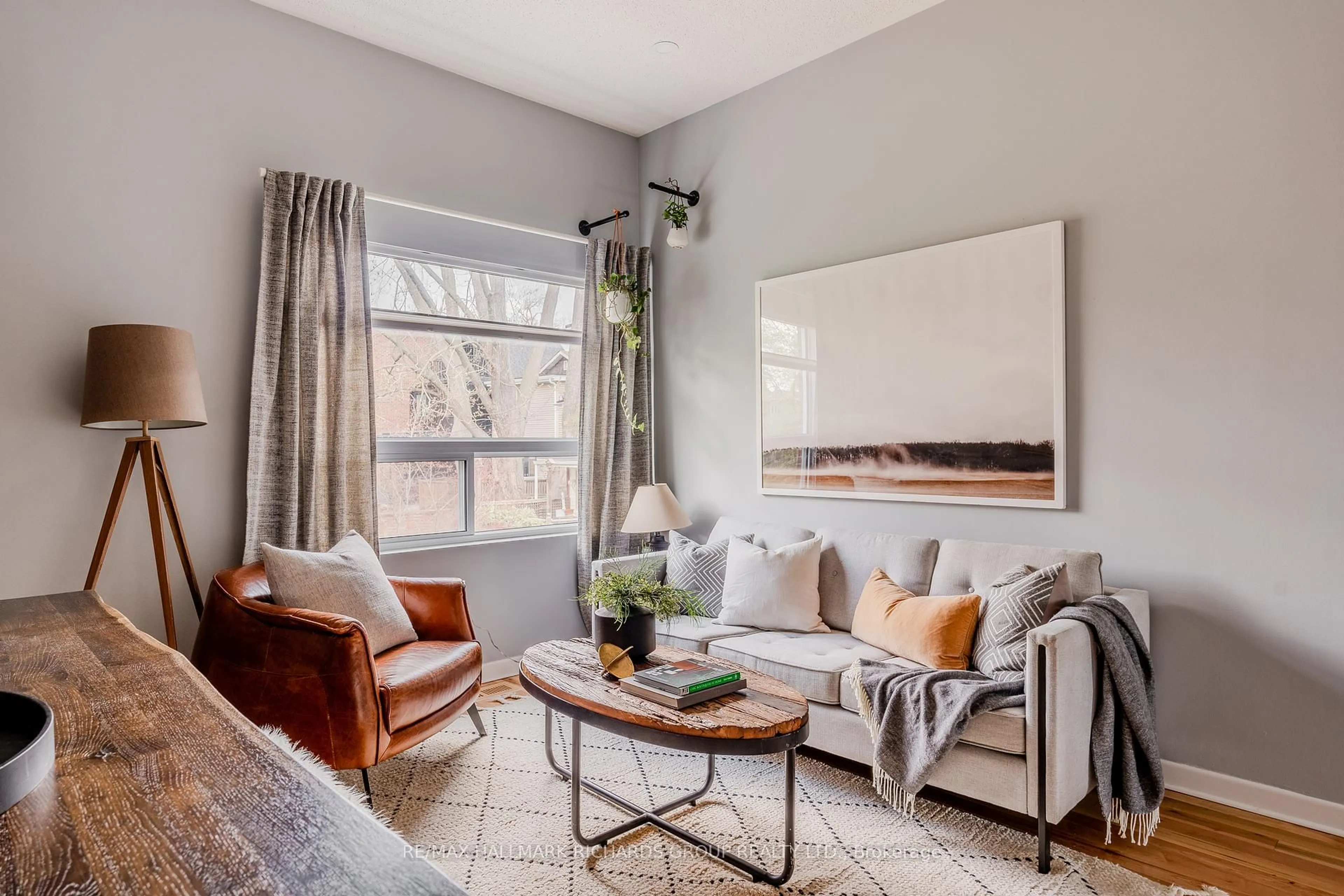 Living room with furniture, unknown for 90 Edgewood Ave #130, Toronto Ontario M4L 3H1