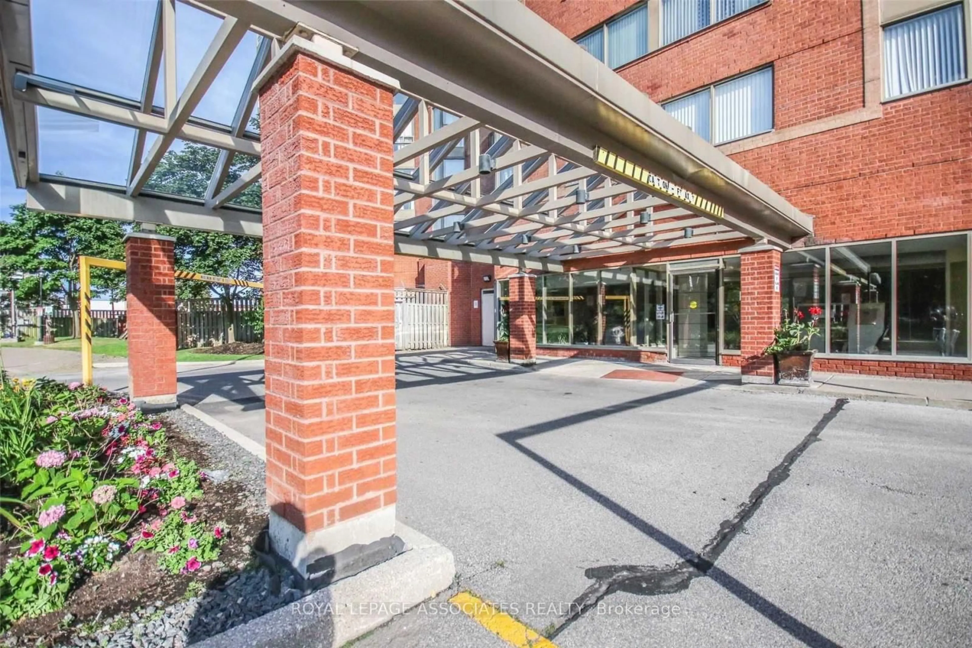 Indoor foyer for 2466 Eglinton Ave #LP11, Toronto Ontario M1K 5J8