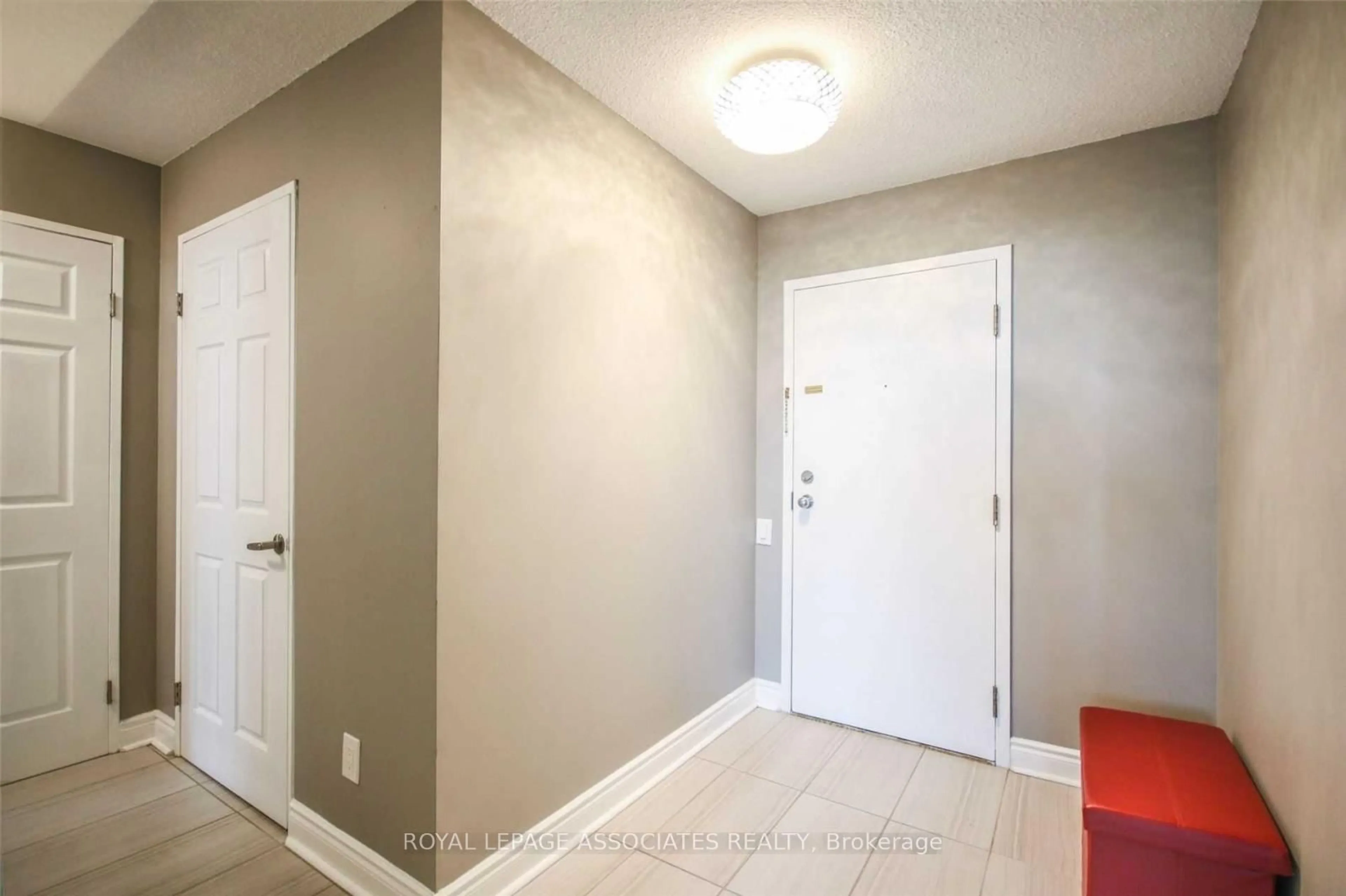 Indoor entryway for 2466 Eglinton Ave #LP11, Toronto Ontario M1K 5J8