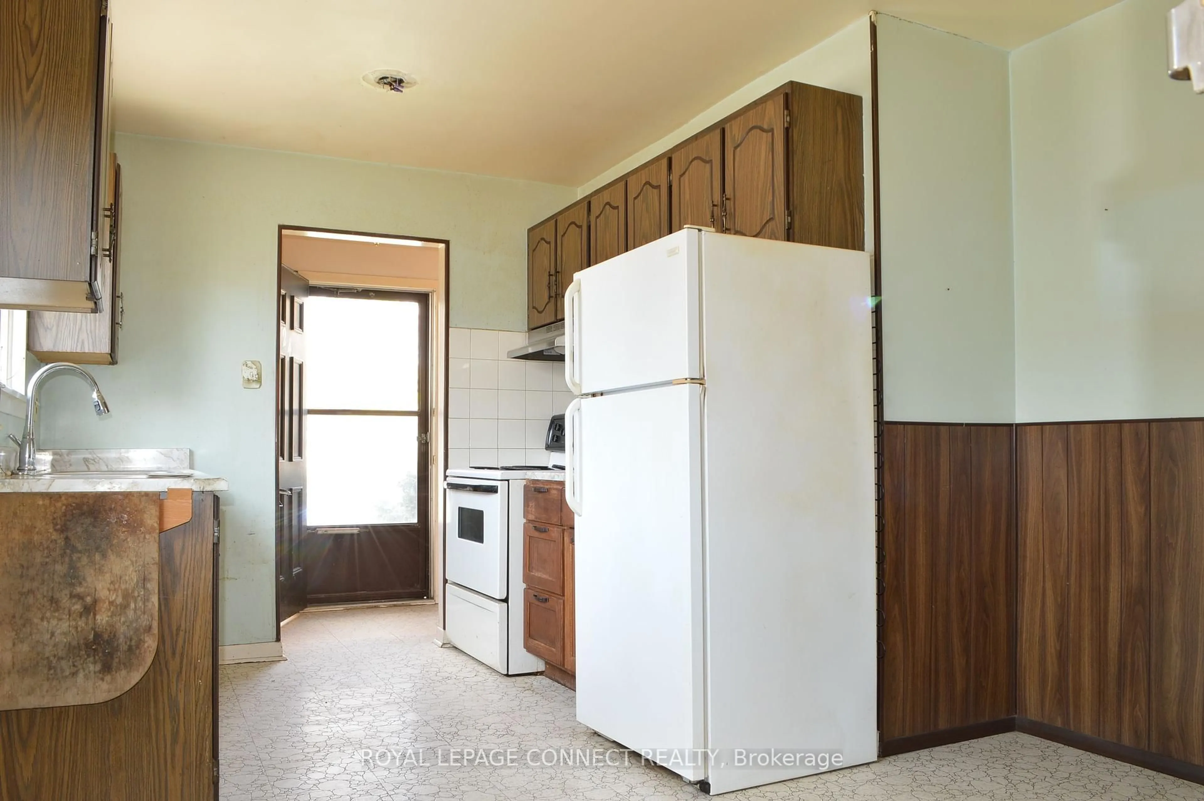 Standard kitchen, unknown for 24 Blackwater Cres, Toronto Ontario M1B 1L6