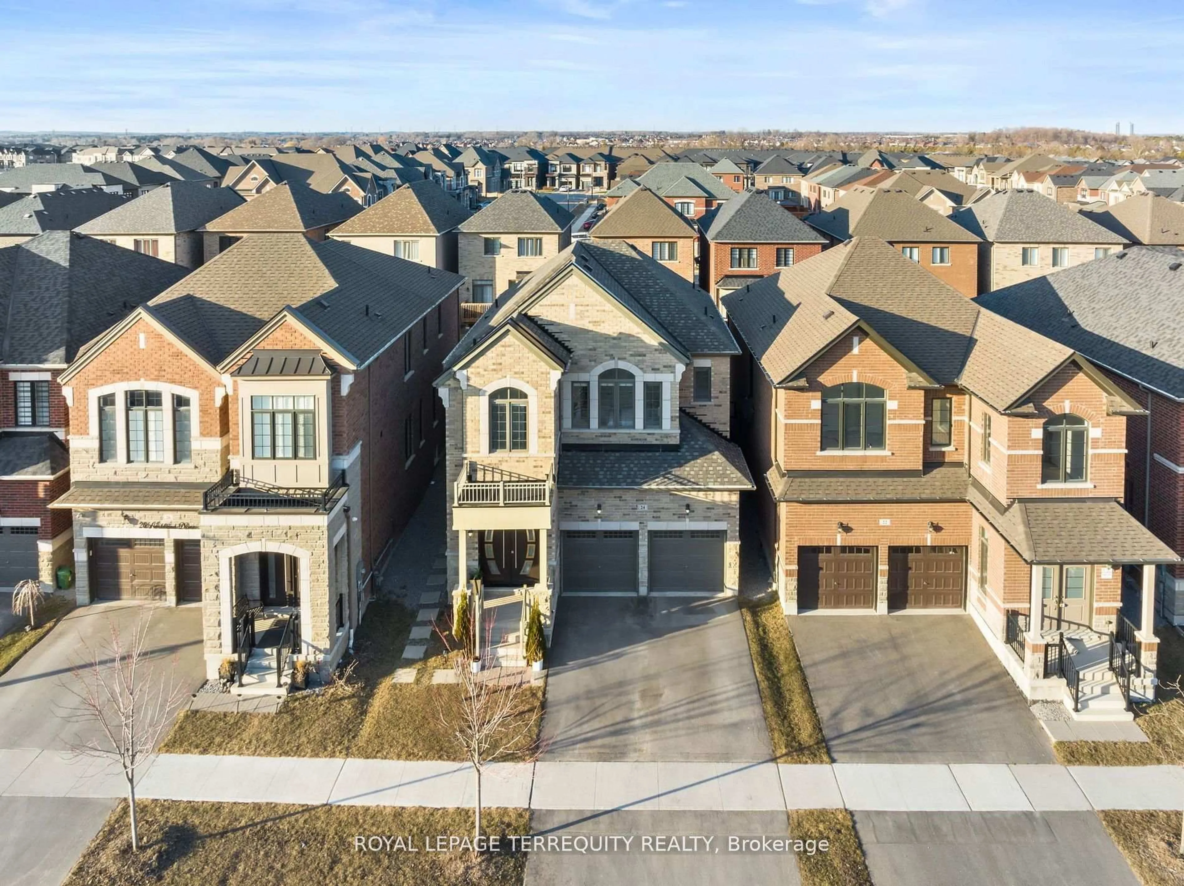 A pic from outside/outdoor area/front of a property/back of a property/a pic from drone, street for 24 Auckland Dr, Whitby Ontario L1P 0G6