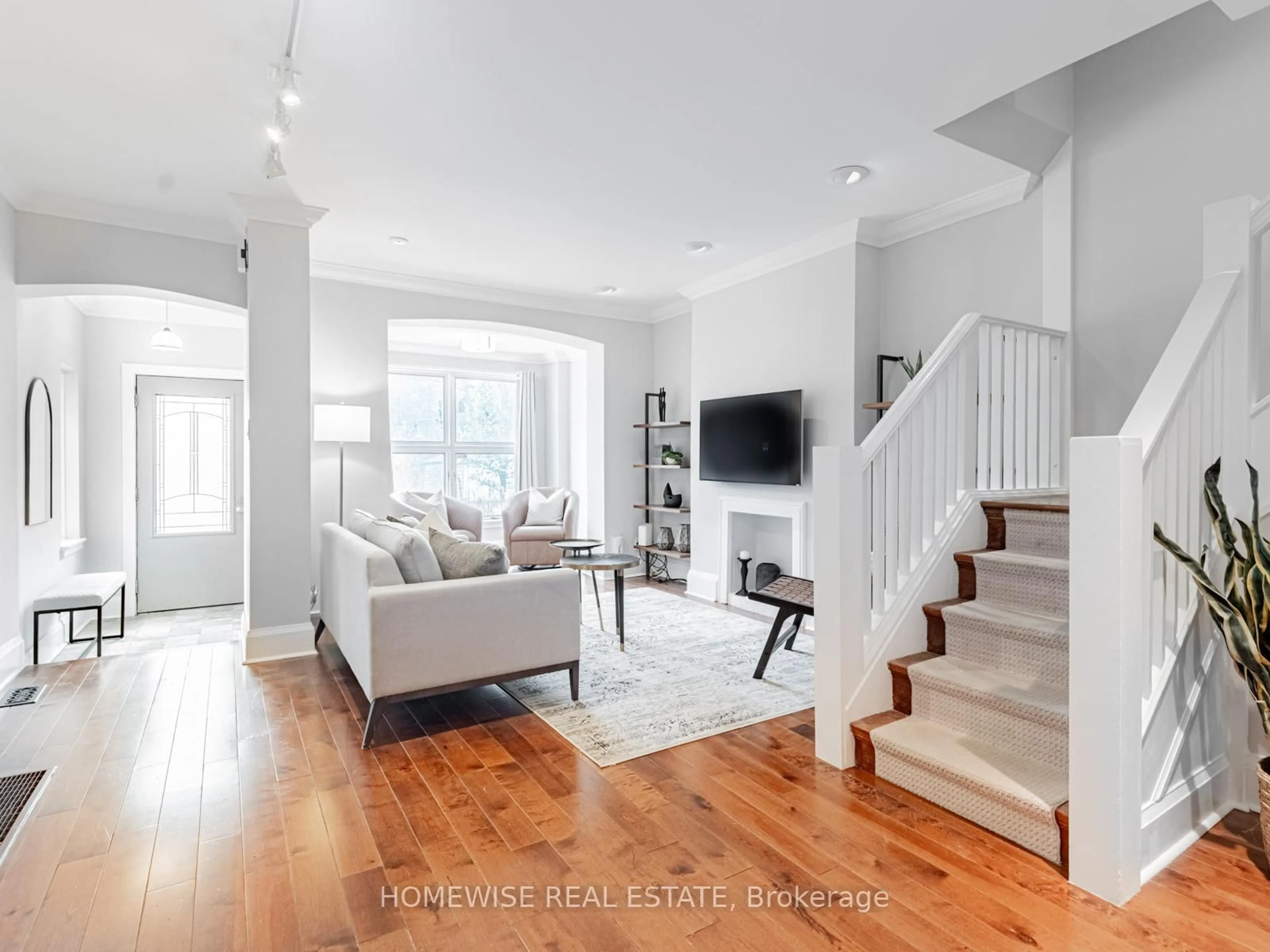 Living room with furniture, unknown for 132 Glebeholme Blvd, Toronto Ontario M4J 1S6