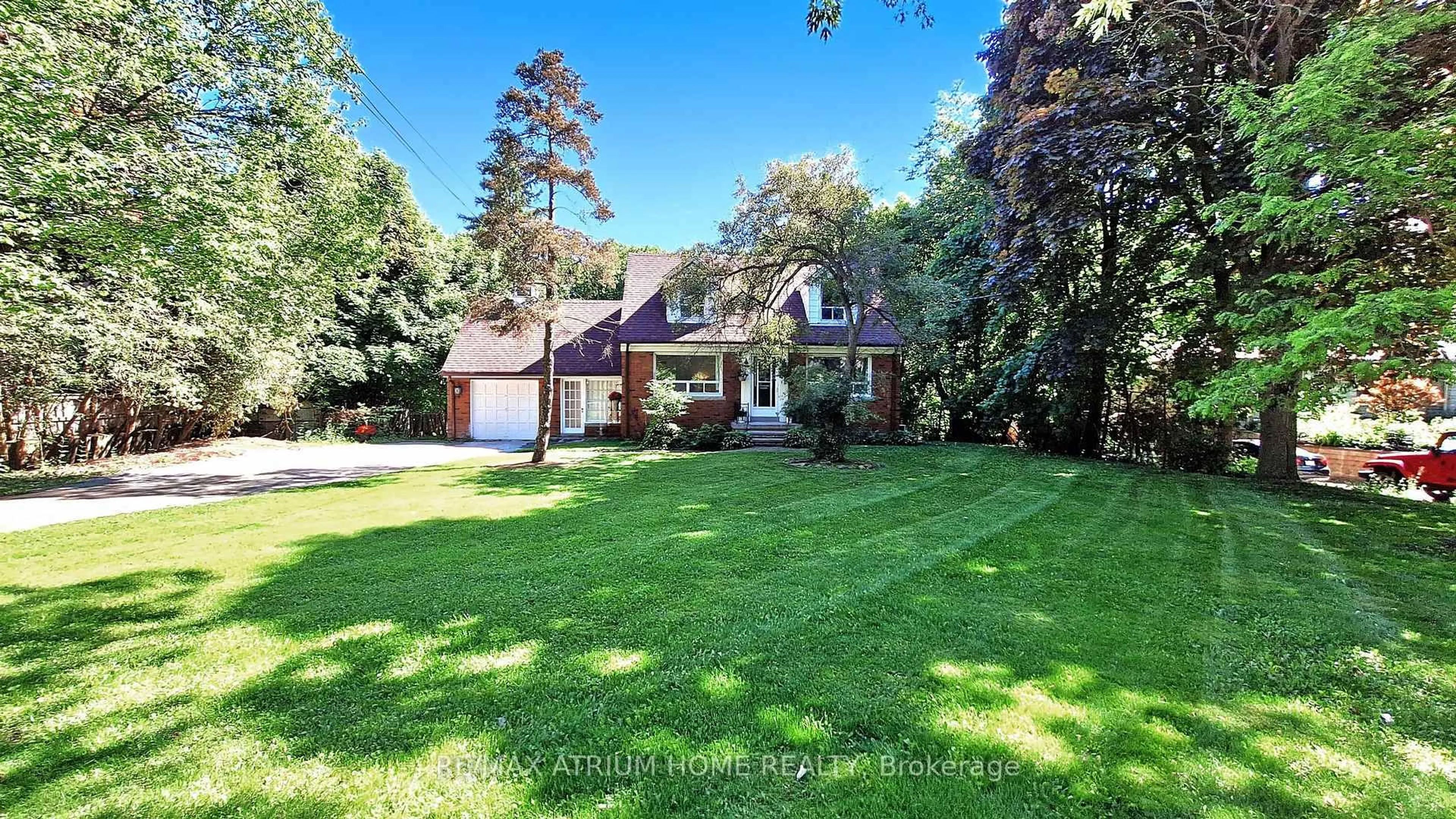 A pic from outside/outdoor area/front of a property/back of a property/a pic from drone, street for 53 Pine Ridge Dr, Toronto Ontario M1M 2X6