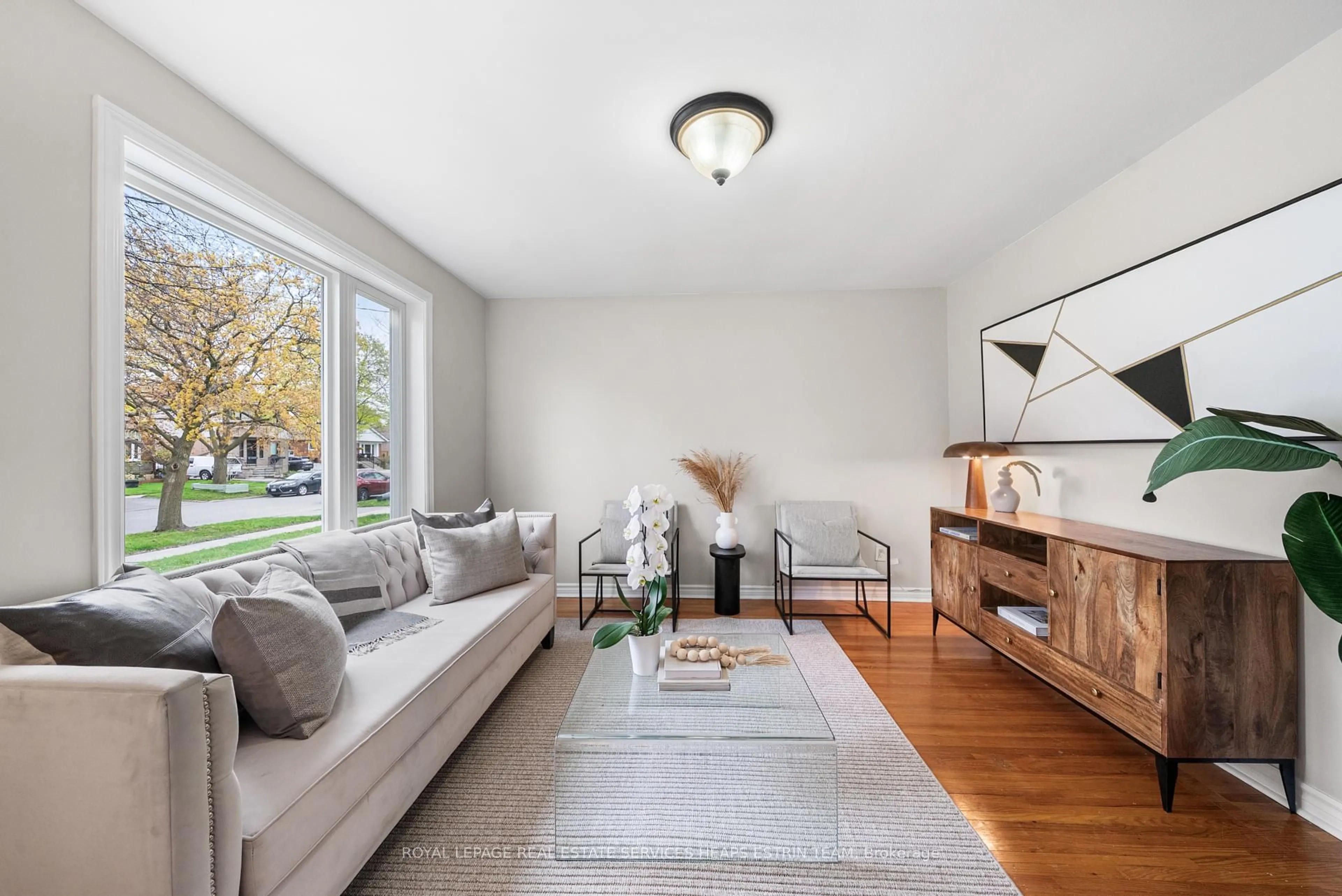 Living room with furniture, unknown for 7 Kecala Rd, Toronto Ontario M1P 1K5