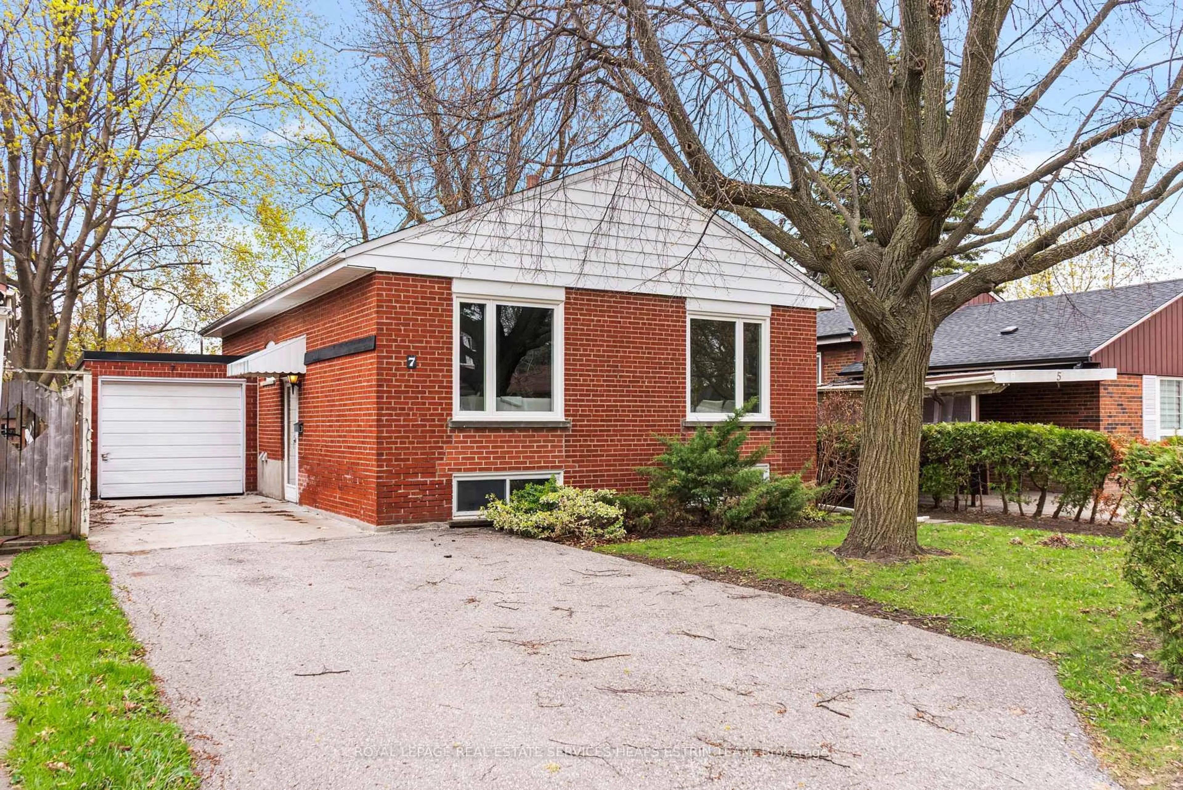 Home with brick exterior material, street for 7 Kecala Rd, Toronto Ontario M1P 1K5