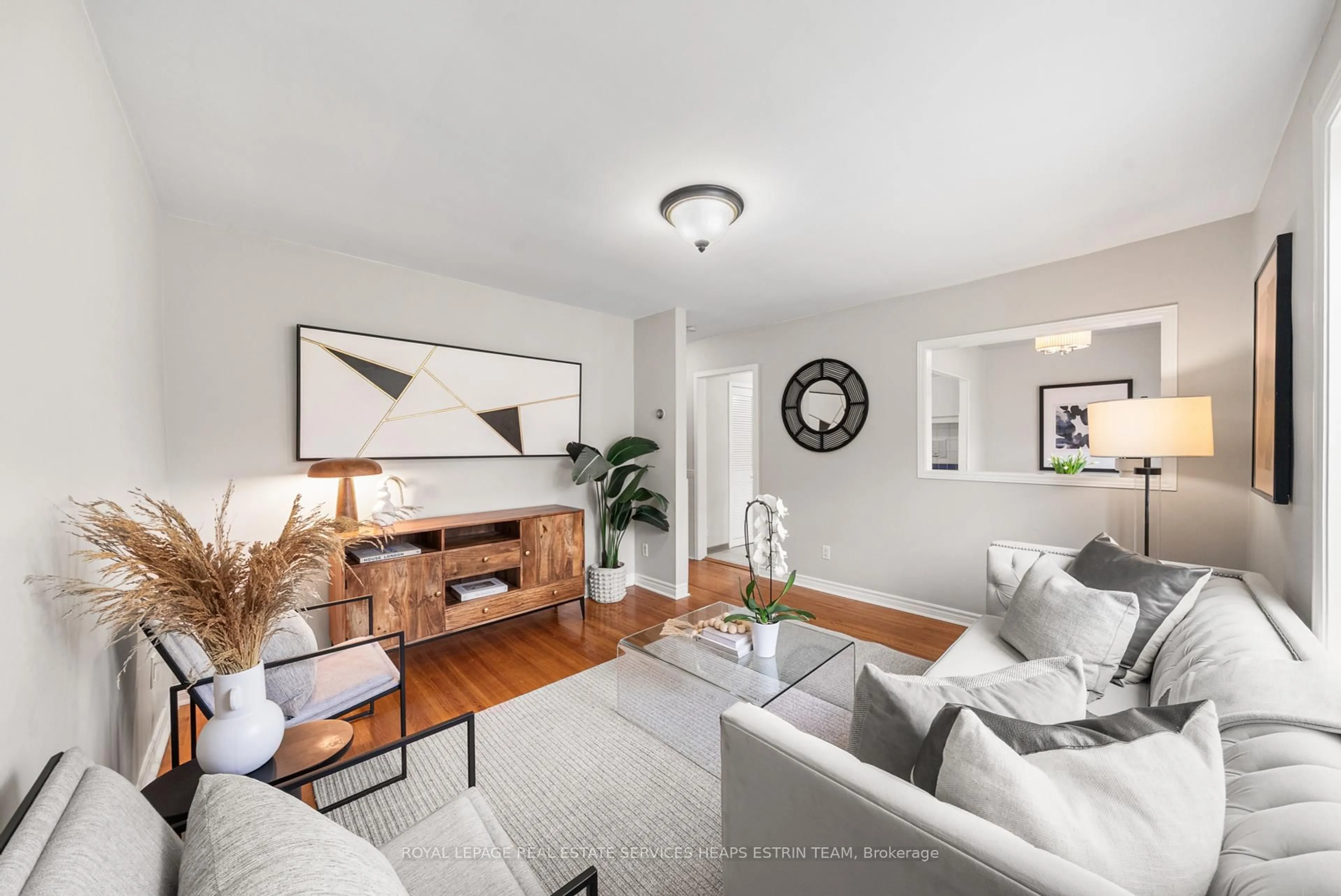 Living room with furniture, unknown for 7 Kecala Rd, Toronto Ontario M1P 1K5