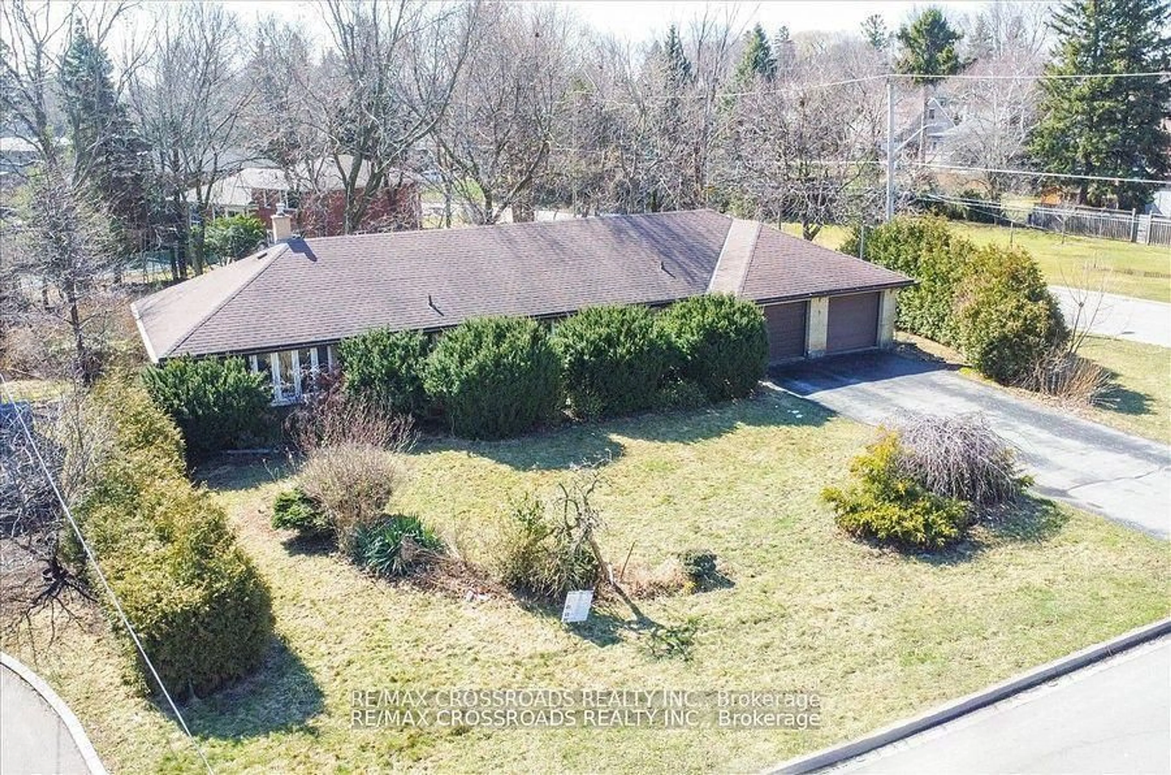 A pic from outside/outdoor area/front of a property/back of a property/a pic from drone, street for 5 Balcarra Ave, Toronto Ontario M1M 1G8