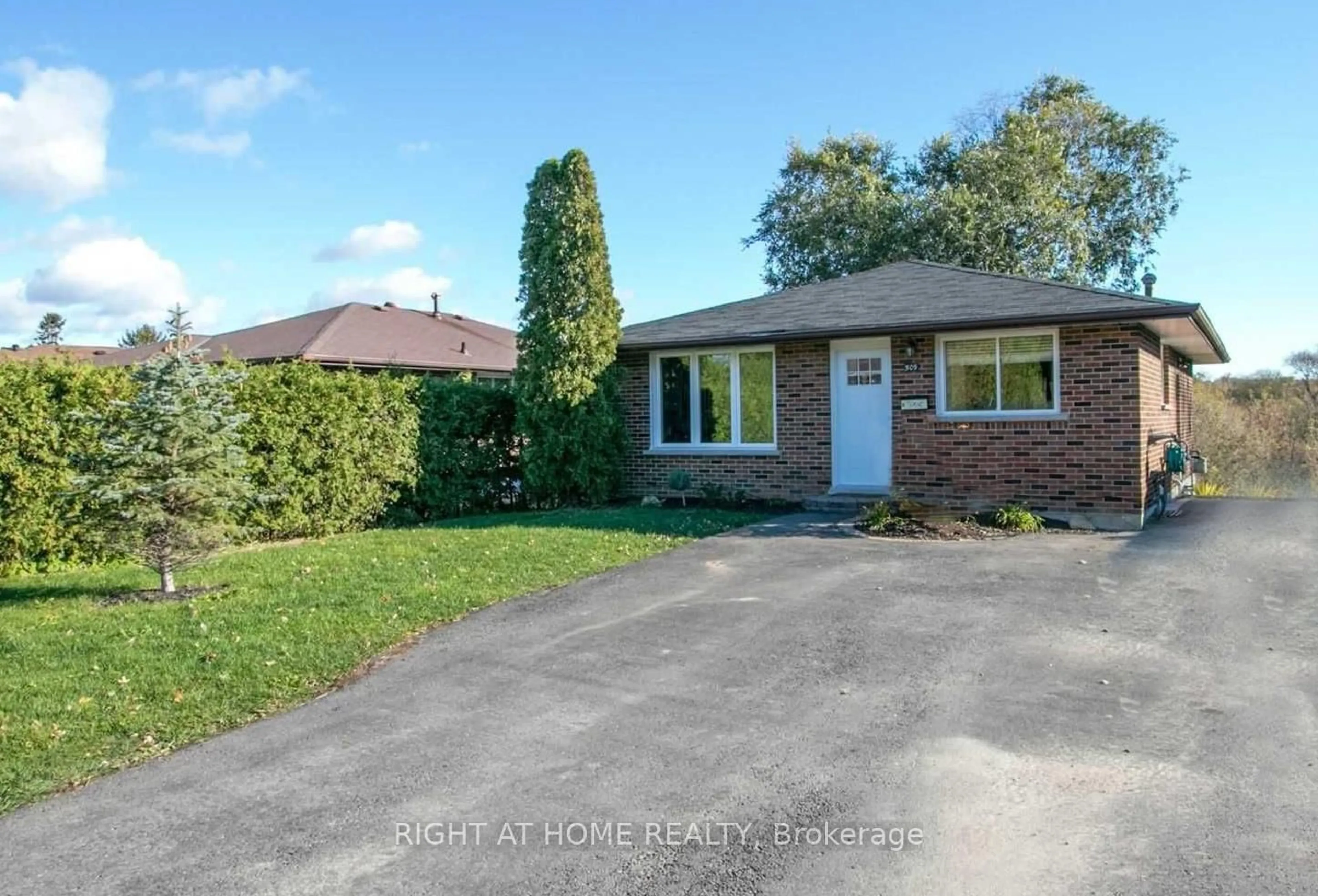 A pic from outside/outdoor area/front of a property/back of a property/a pic from drone, street for 509 Tennyson Crt, Oshawa Ontario L1H 3K8