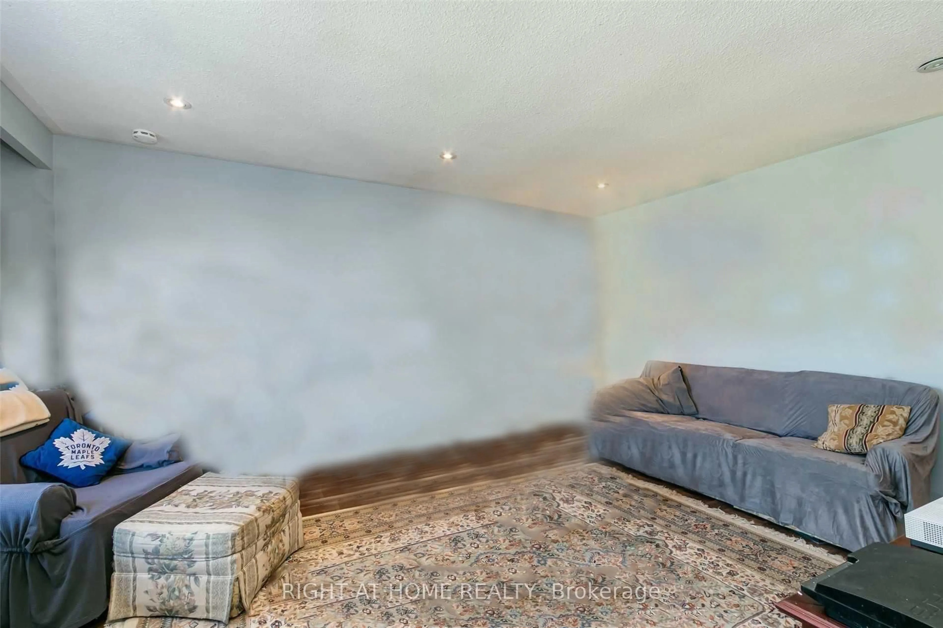 A pic of a room for 509 Tennyson Crt, Oshawa Ontario L1H 3K8