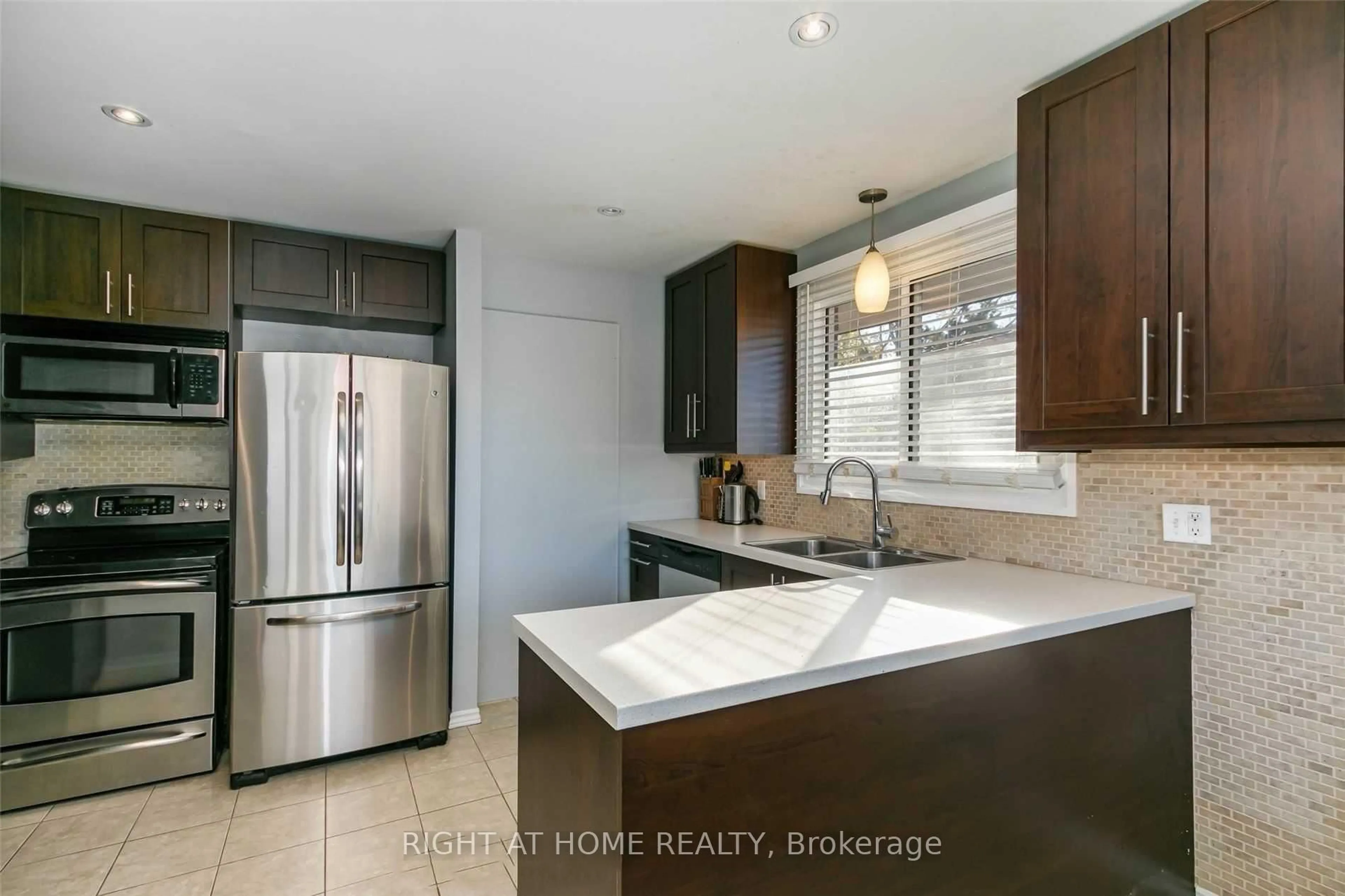 Open concept kitchen, ceramic/tile floor for 509 Tennyson Crt, Oshawa Ontario L1H 3K8