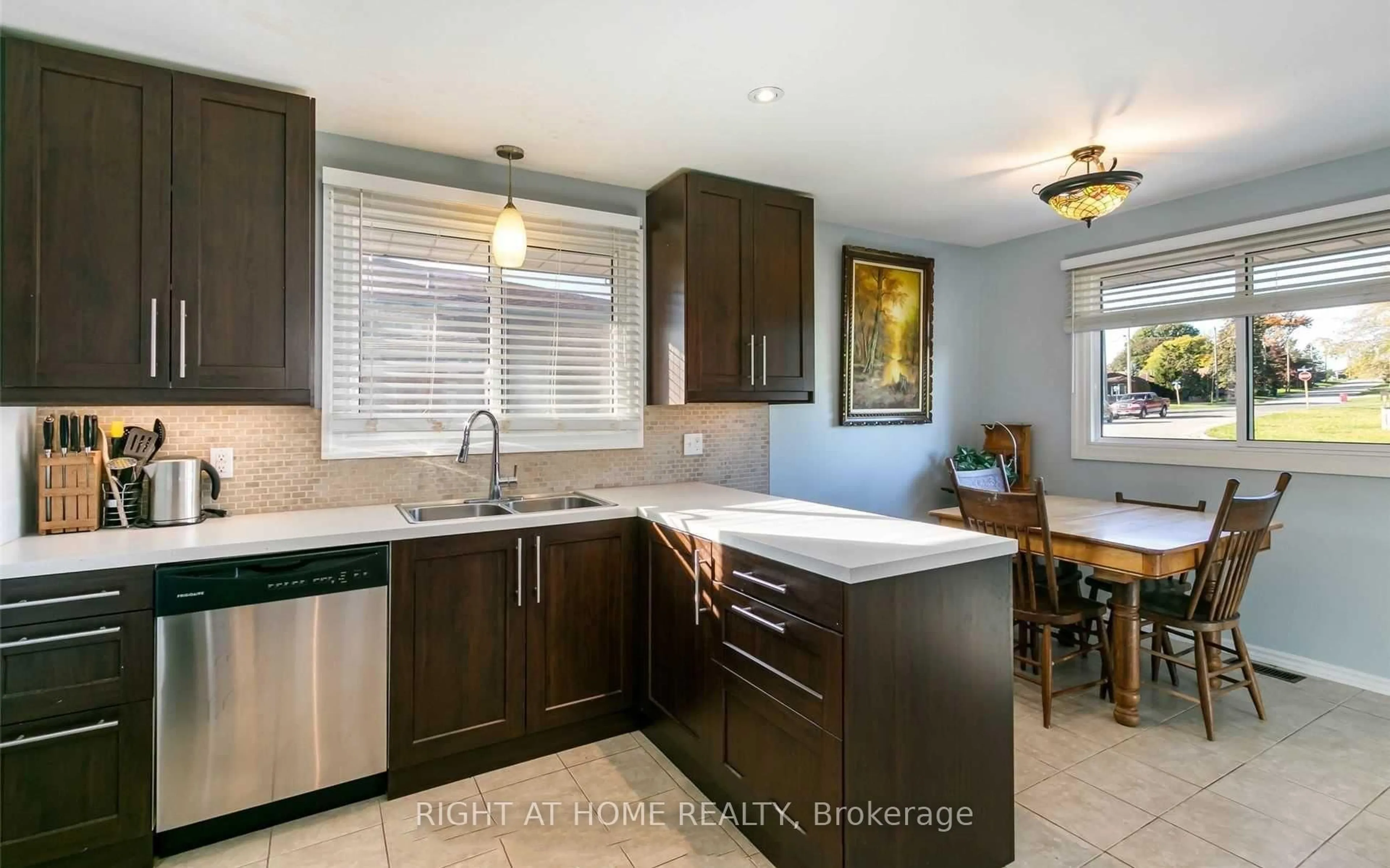 Open concept kitchen, ceramic/tile floor for 509 Tennyson Crt, Oshawa Ontario L1H 3K8