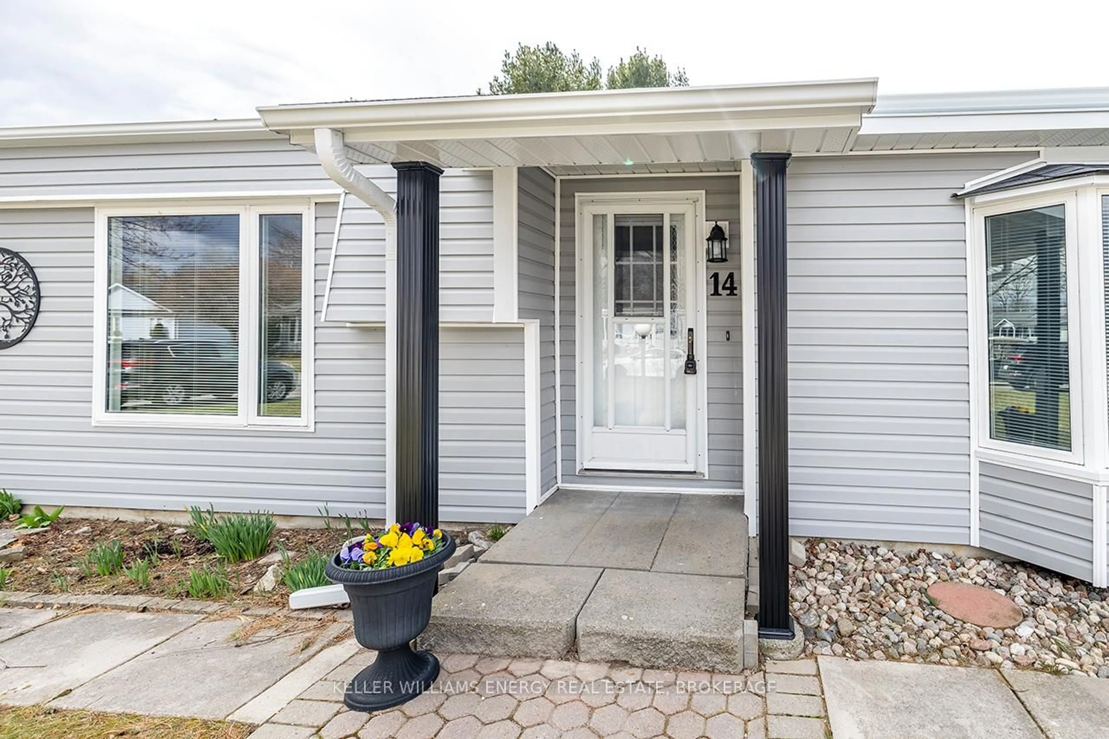 Home with vinyl exterior material, street for 14 Fairway Dr, Clarington Ontario L1B 1B3