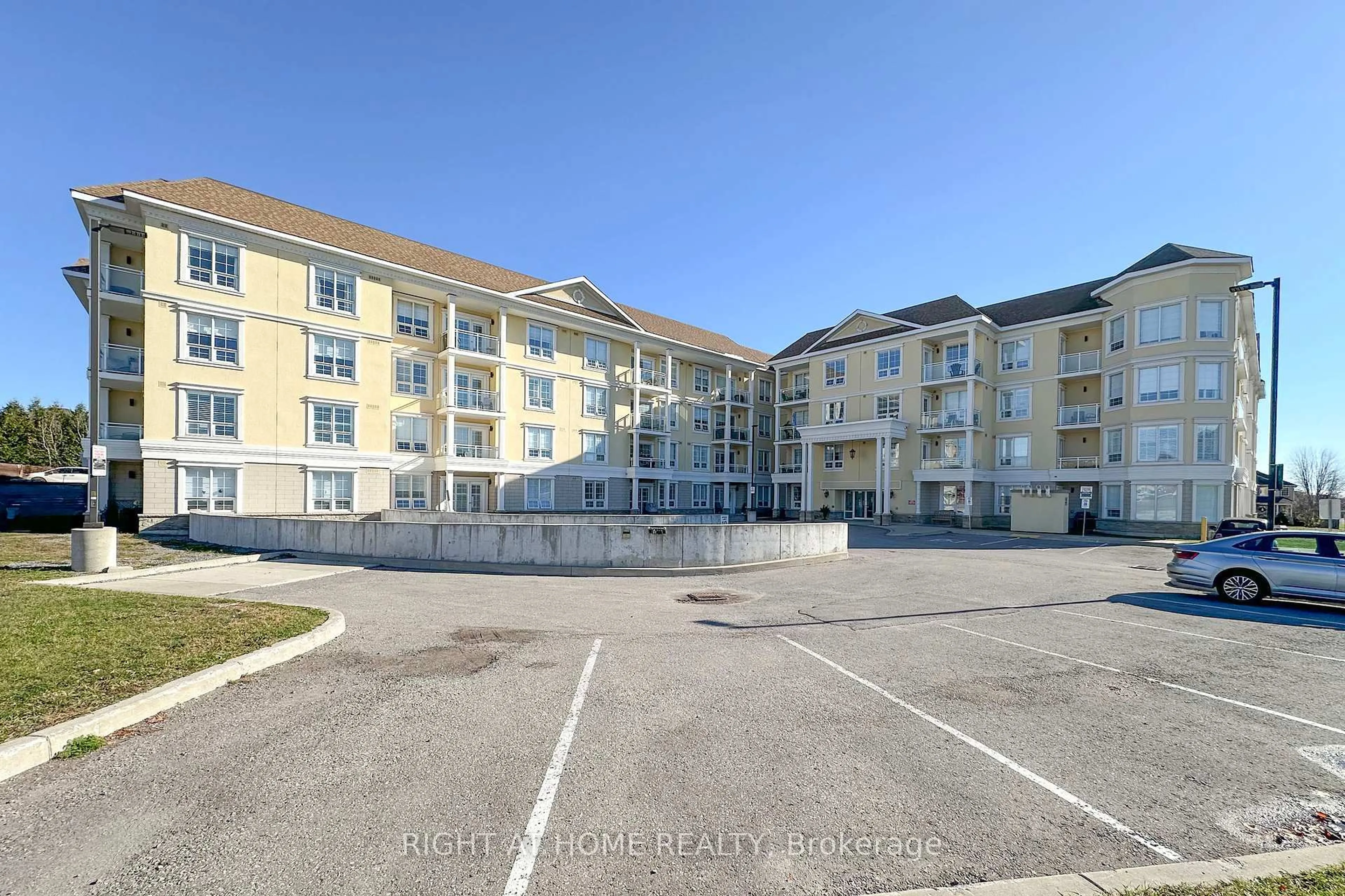 A pic from outside/outdoor area/front of a property/back of a property/a pic from drone, building for 21 Brookhouse Dr #405, Clarington Ontario L1B 1N8