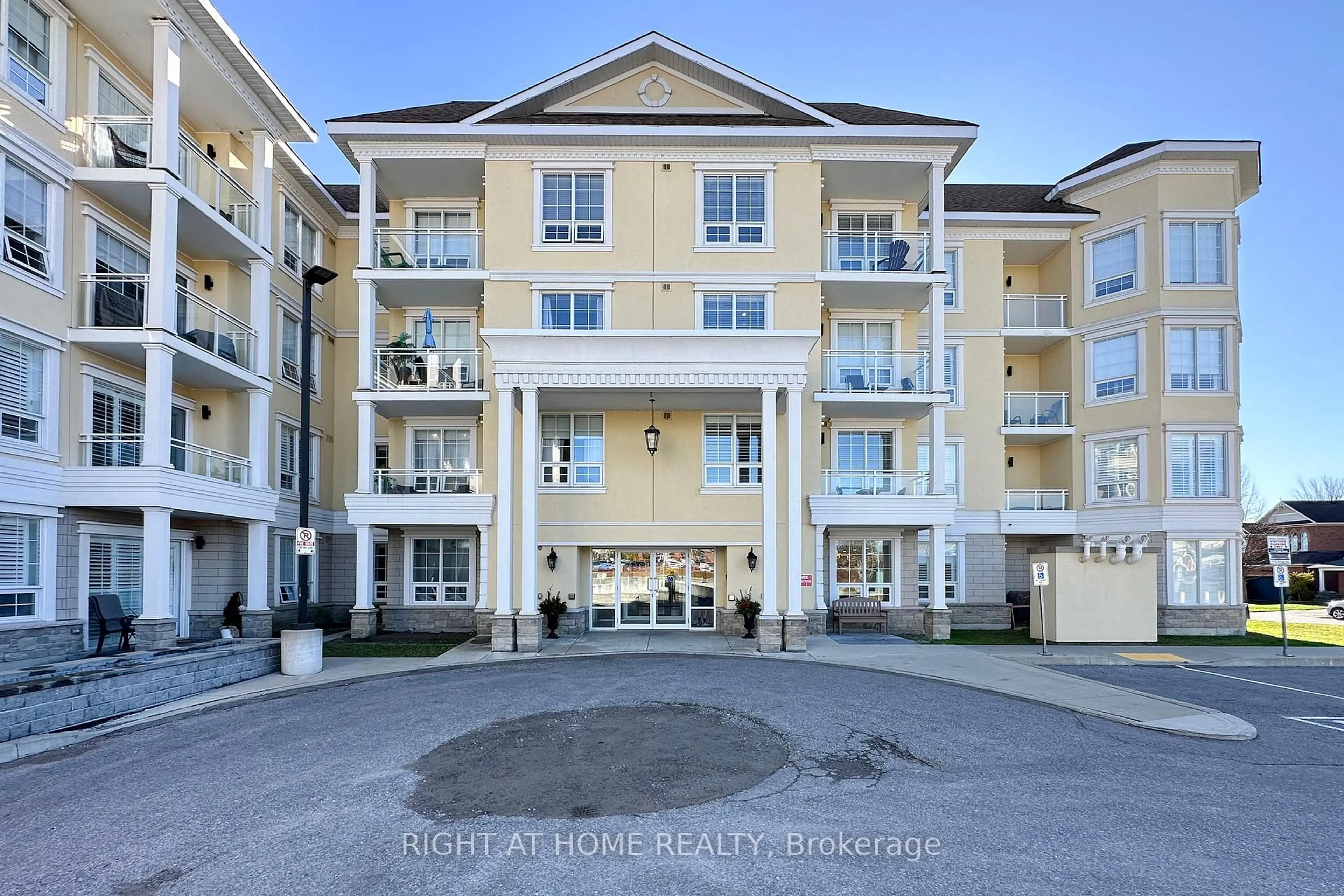 Patio, unknown for 21 Brookhouse Dr #405, Clarington Ontario L1B 1N8