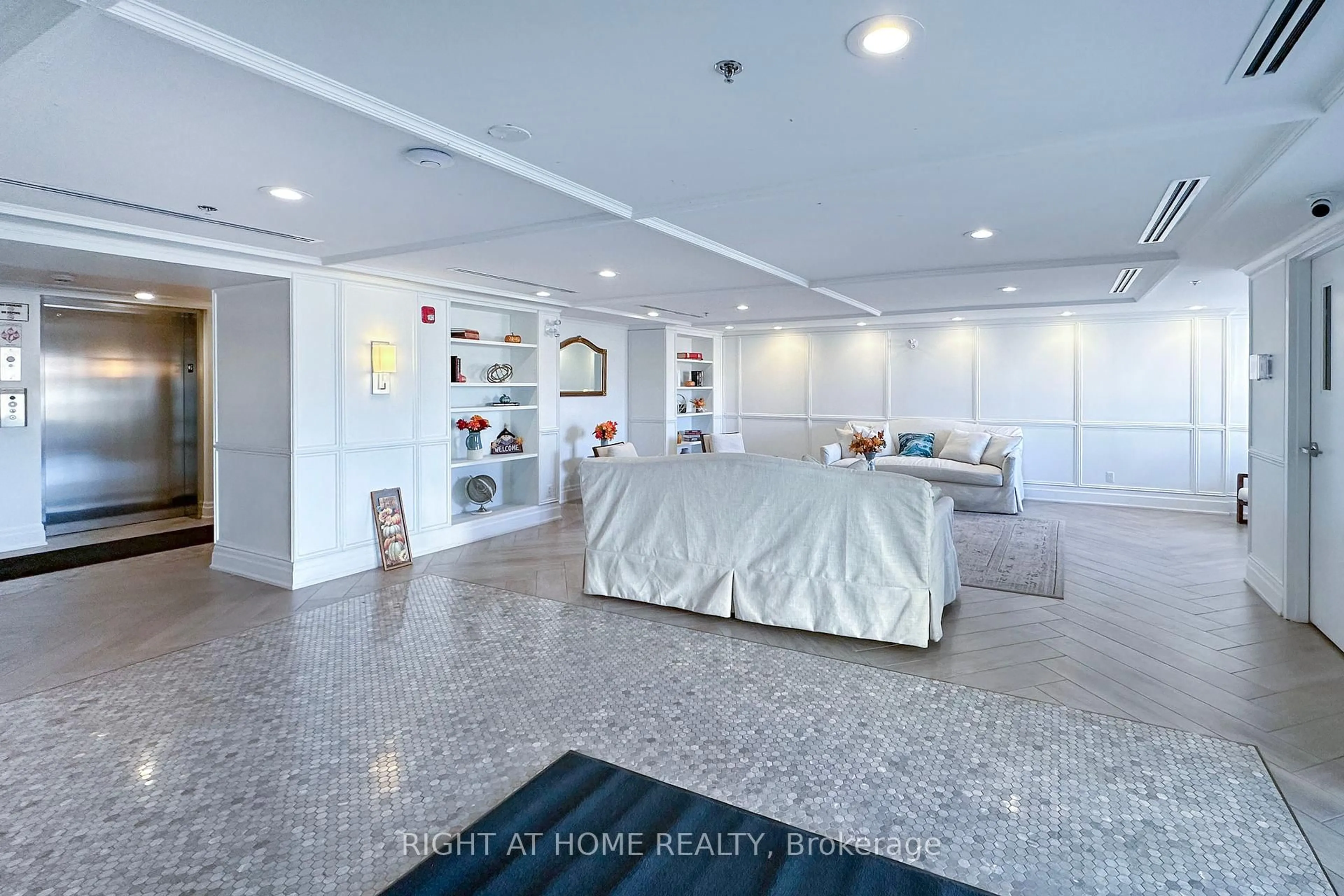 Unknown for 21 Brookhouse Dr #405, Clarington Ontario L1B 1N8