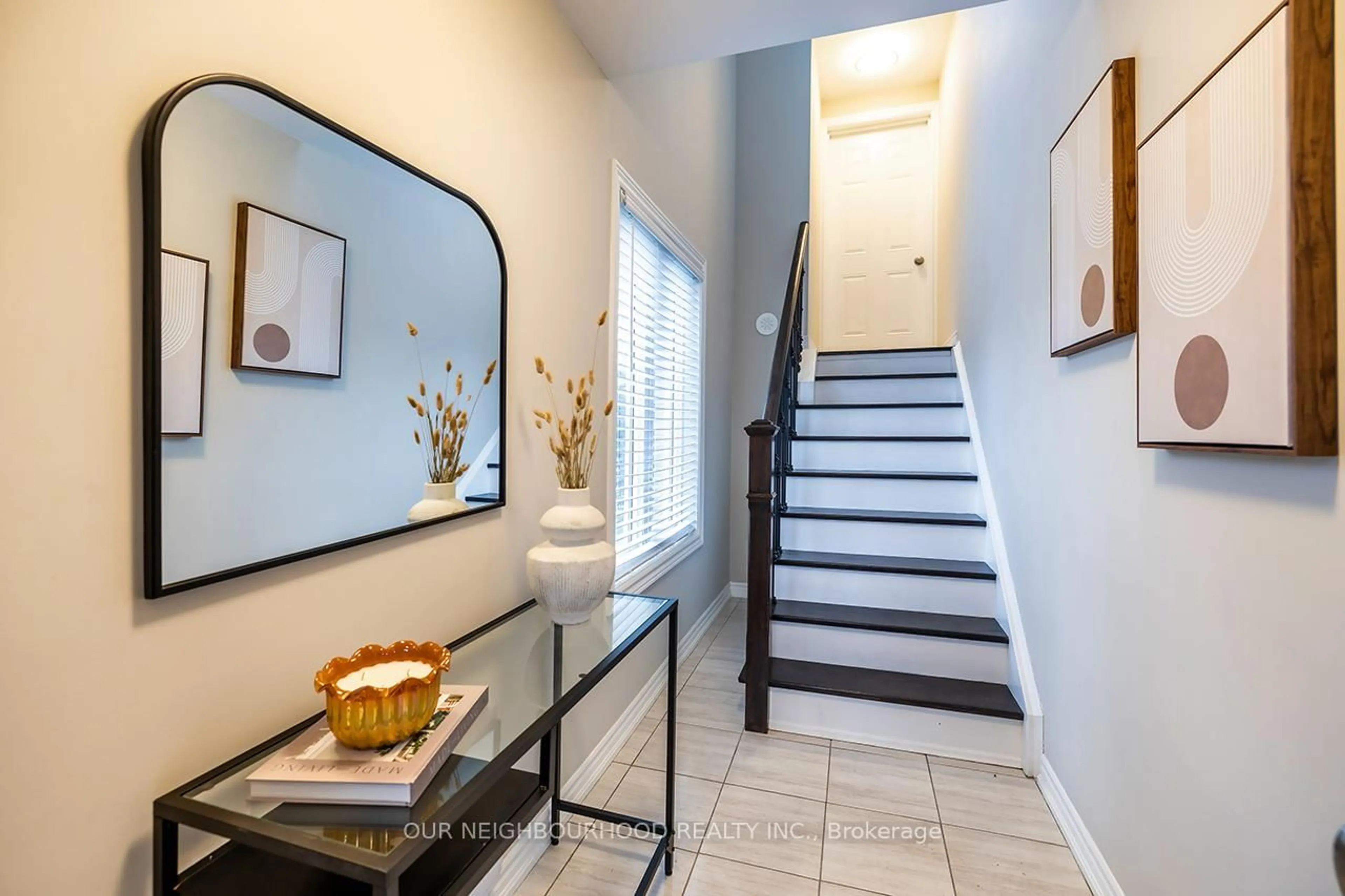 Indoor entryway for 1817 Rex Heath Dr, Pickering Ontario L1X 0E4