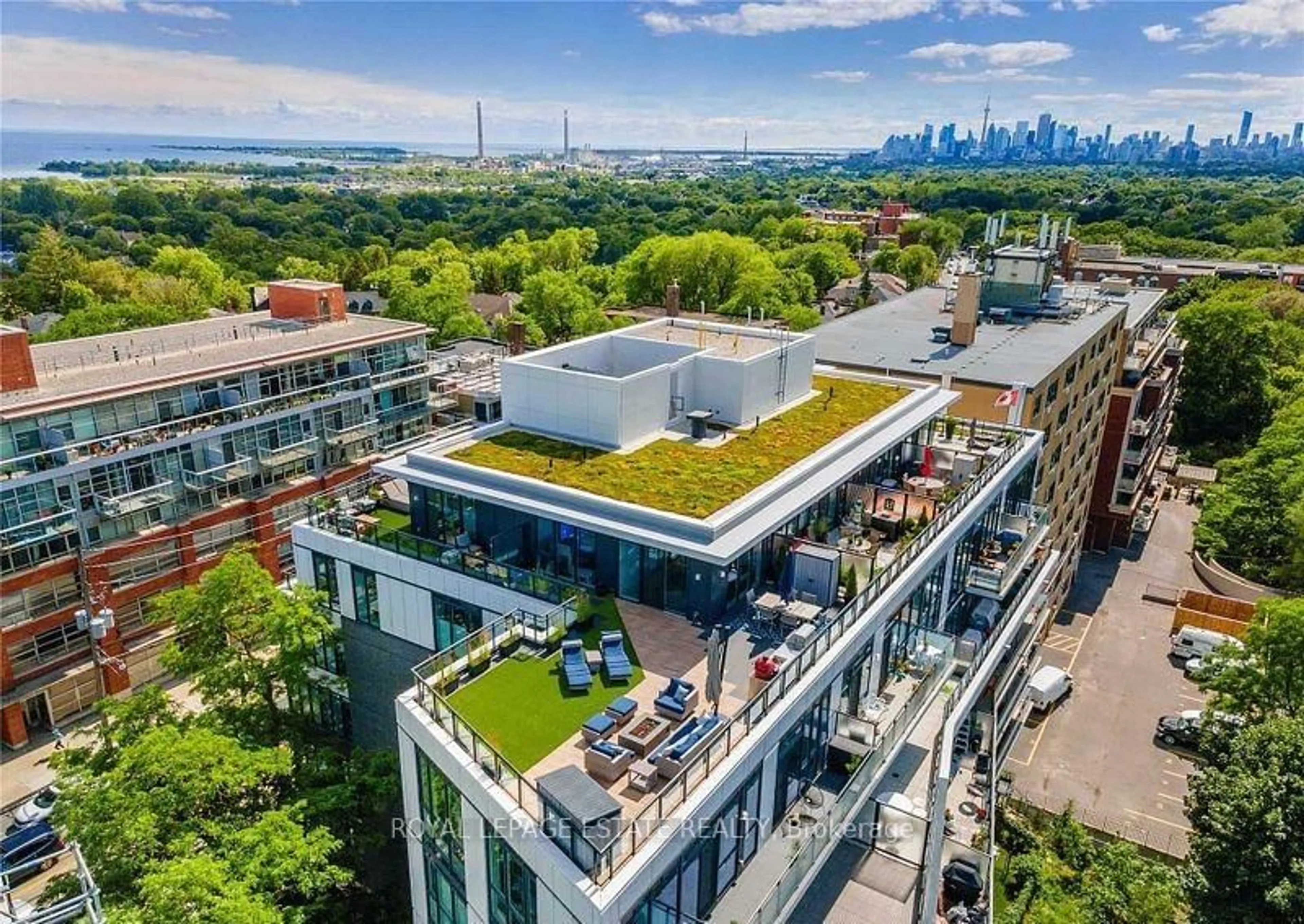 A pic from outside/outdoor area/front of a property/back of a property/a pic from drone, city buildings view from balcony for 630 Kingston Rd #602, Toronto Ontario M4E 1P9