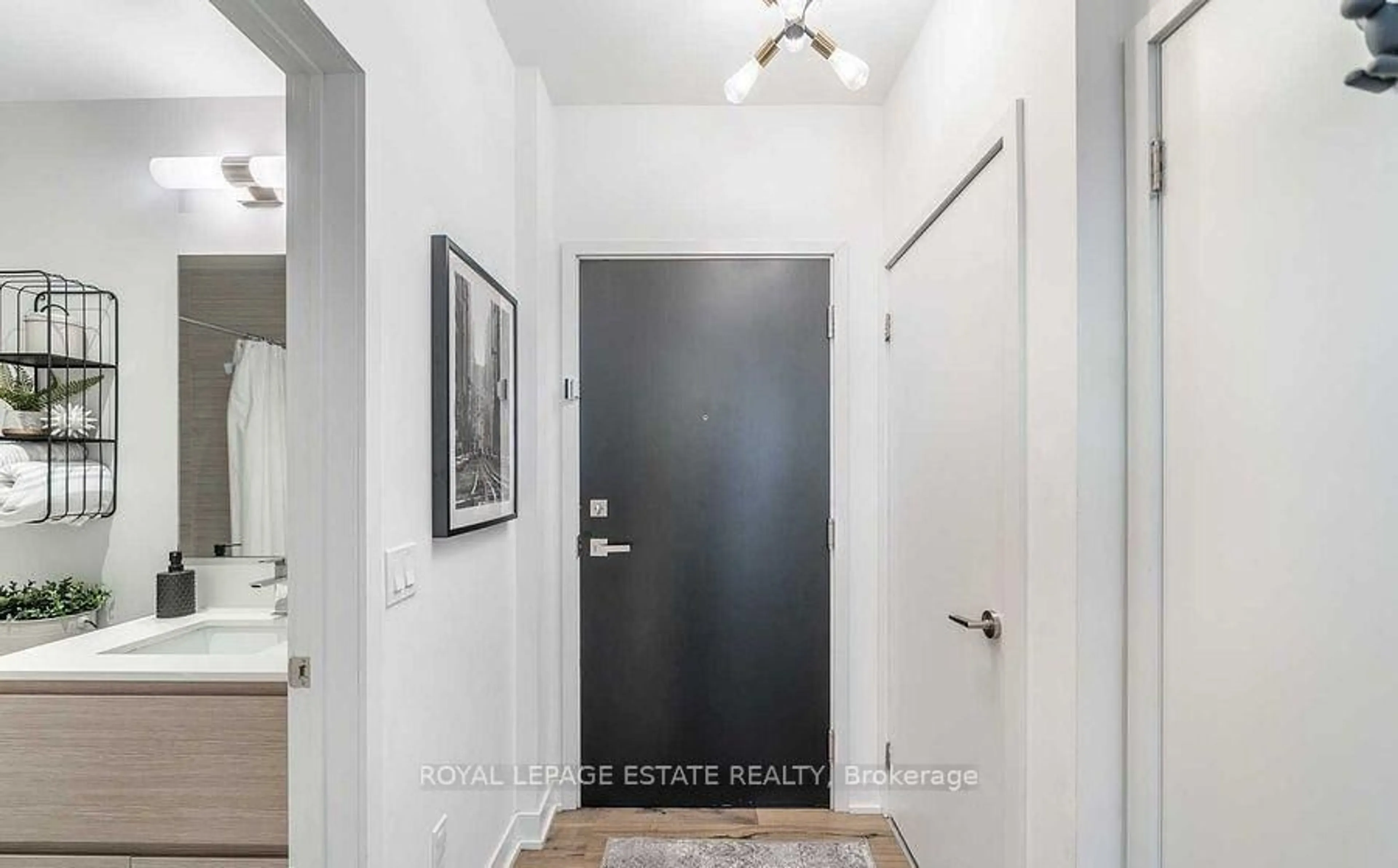 Indoor entryway for 630 Kingston Rd #602, Toronto Ontario M4E 1P9