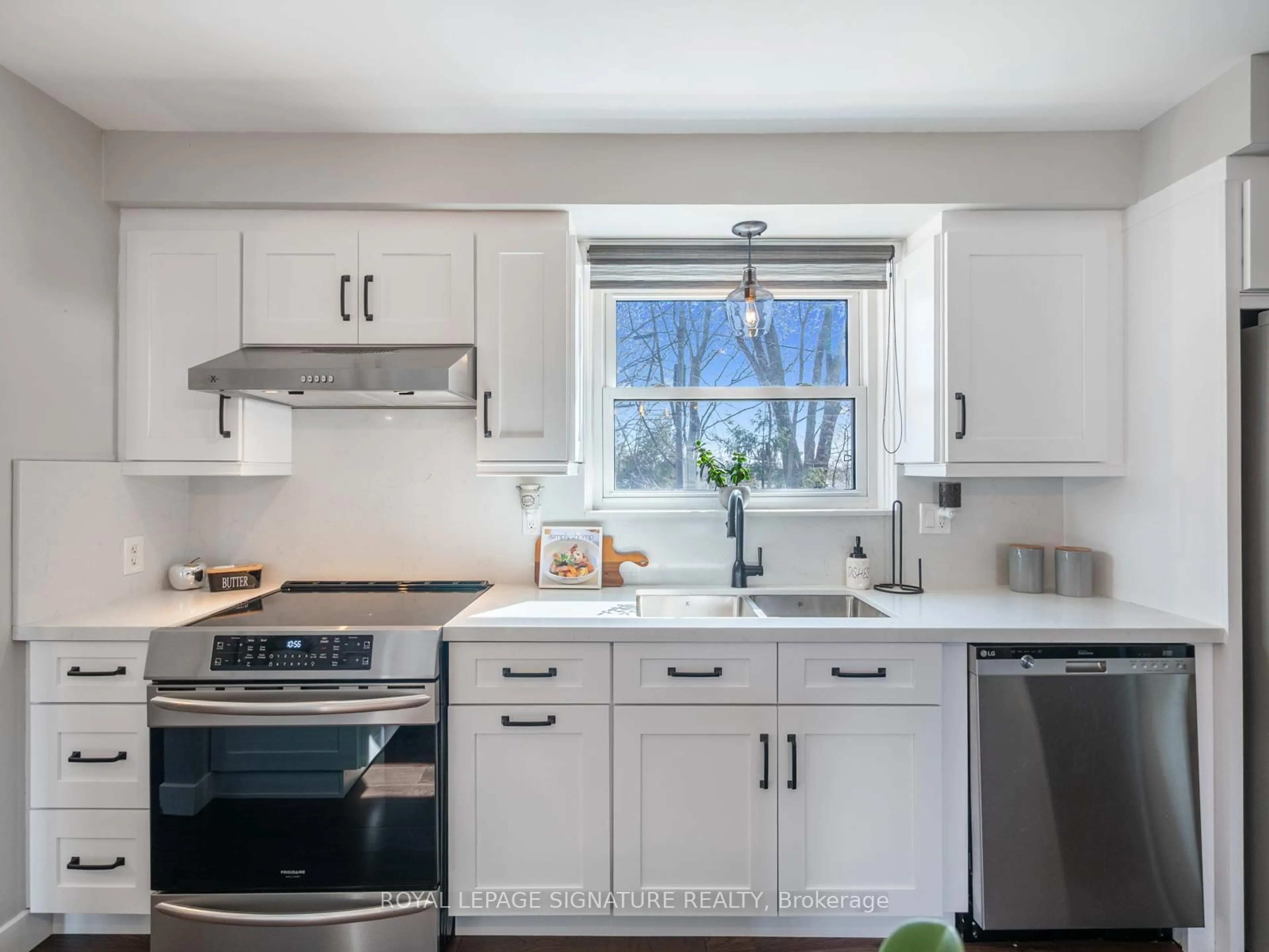 Open concept kitchen, ceramic/tile floor for 126 Beaverbrook Crt, Toronto Ontario M1C 3A9