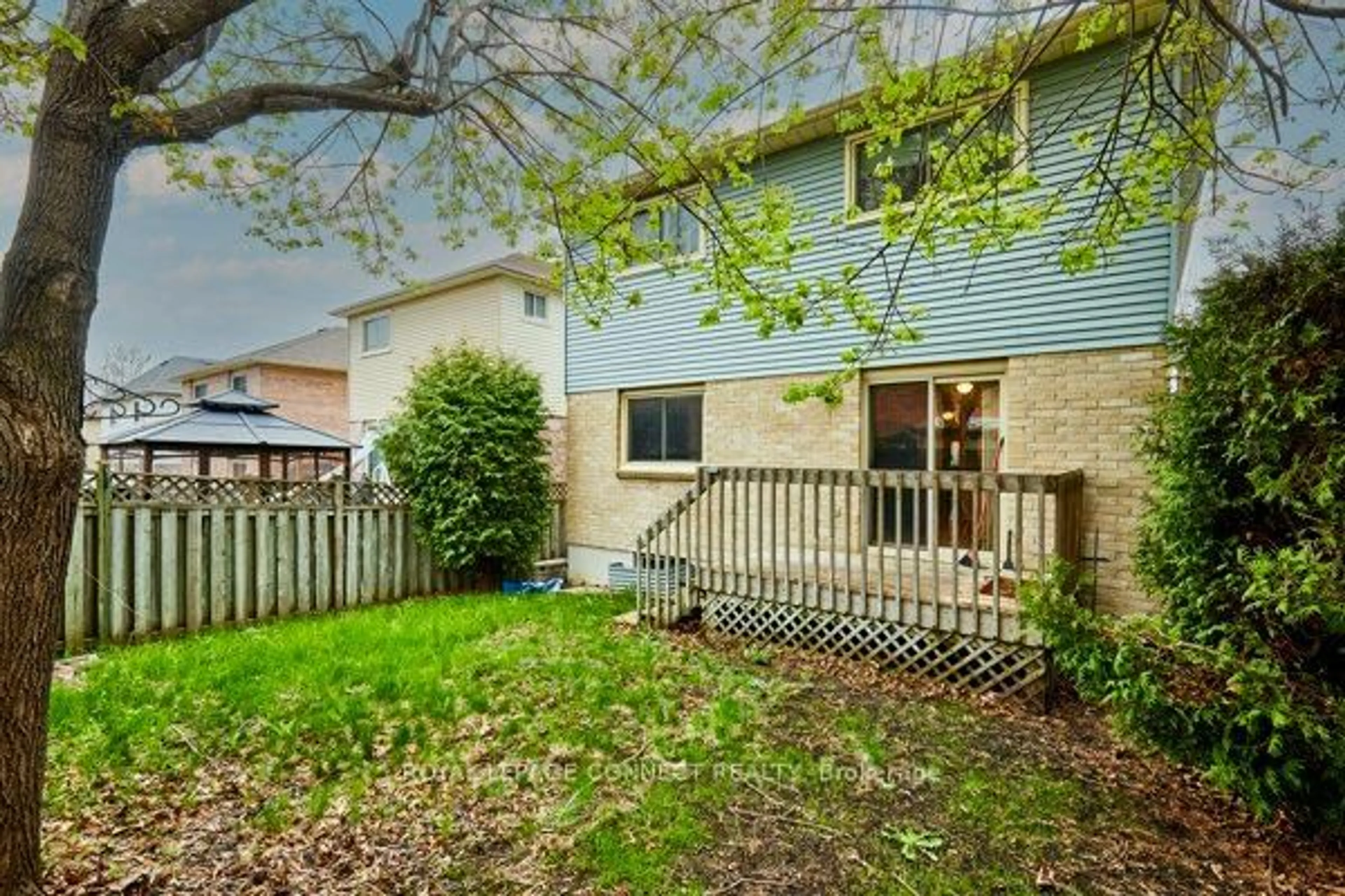 Patio, street for 1610 Mcbrady Cres, Pickering Ontario L1X 2B6