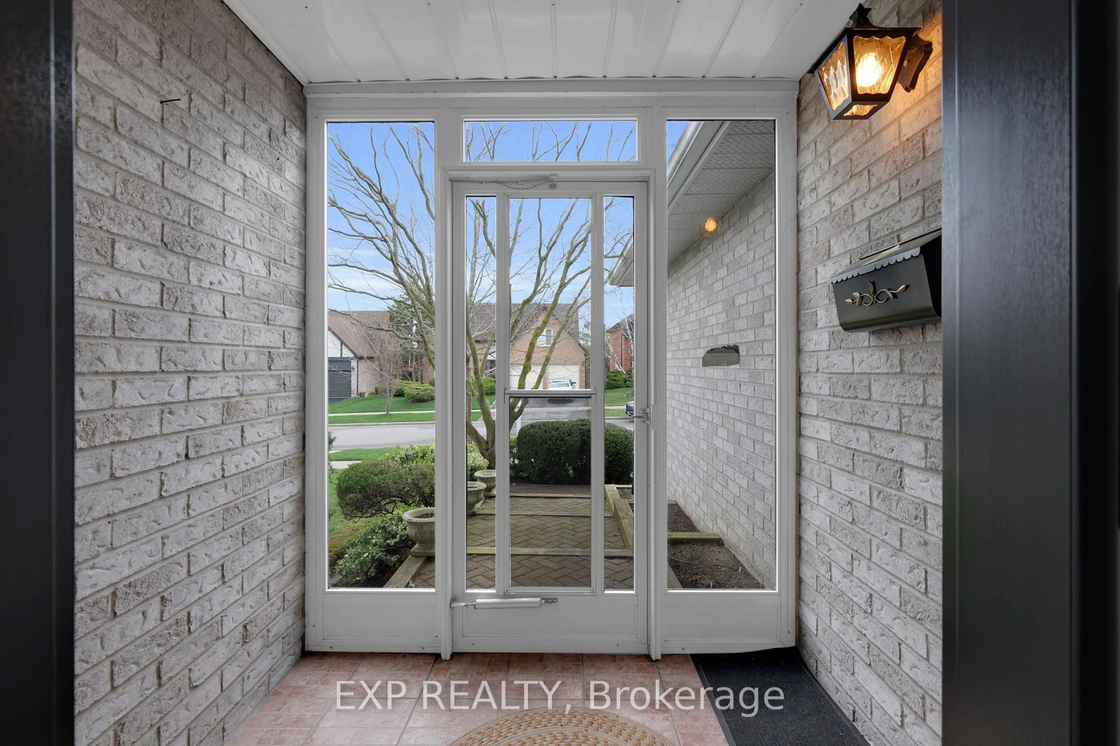 Indoor entryway for 15 Invermarge Dr, Toronto Ontario M1C 3M3