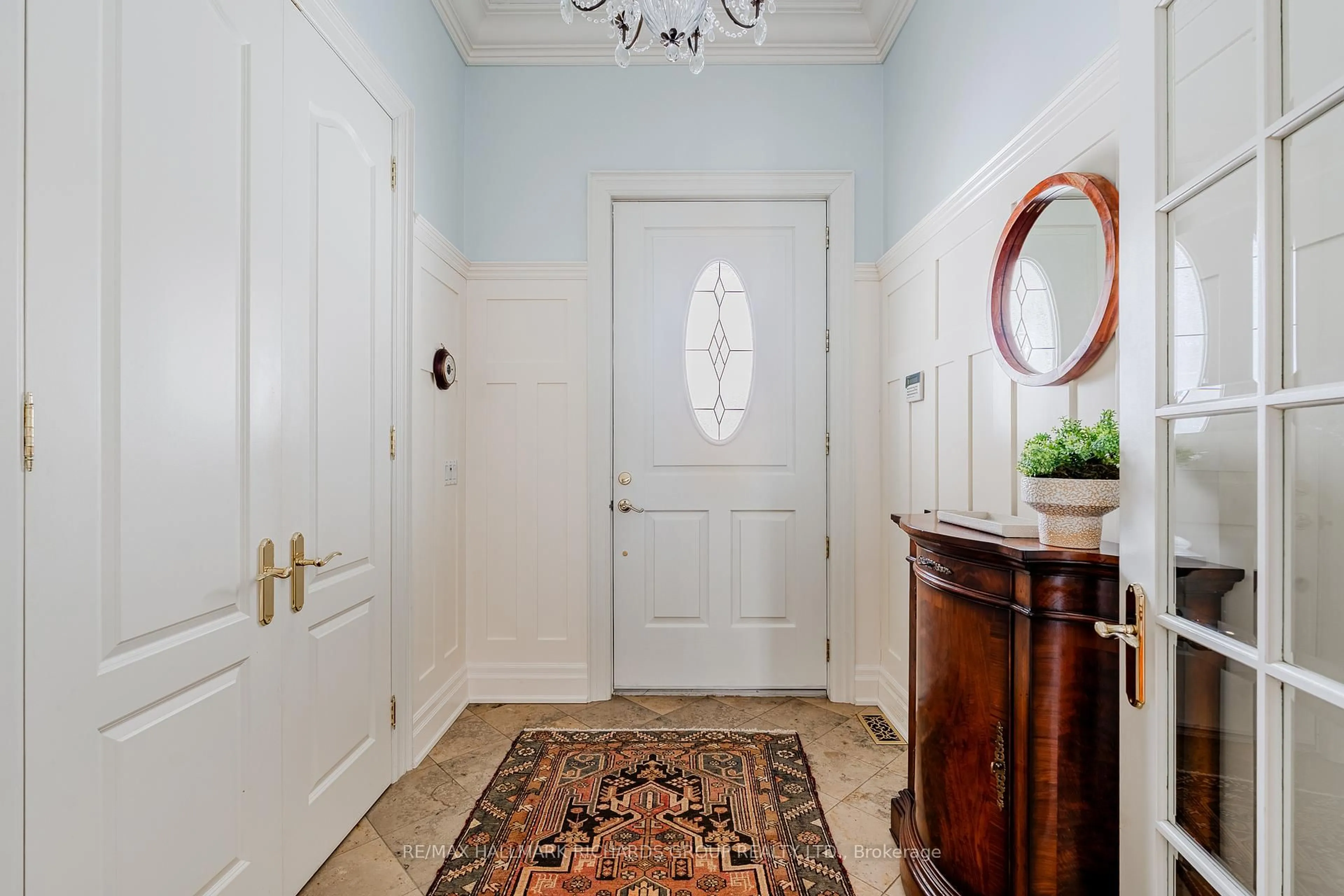 Indoor entryway for 148 Balsam Ave, Toronto Ontario M4E 3C1