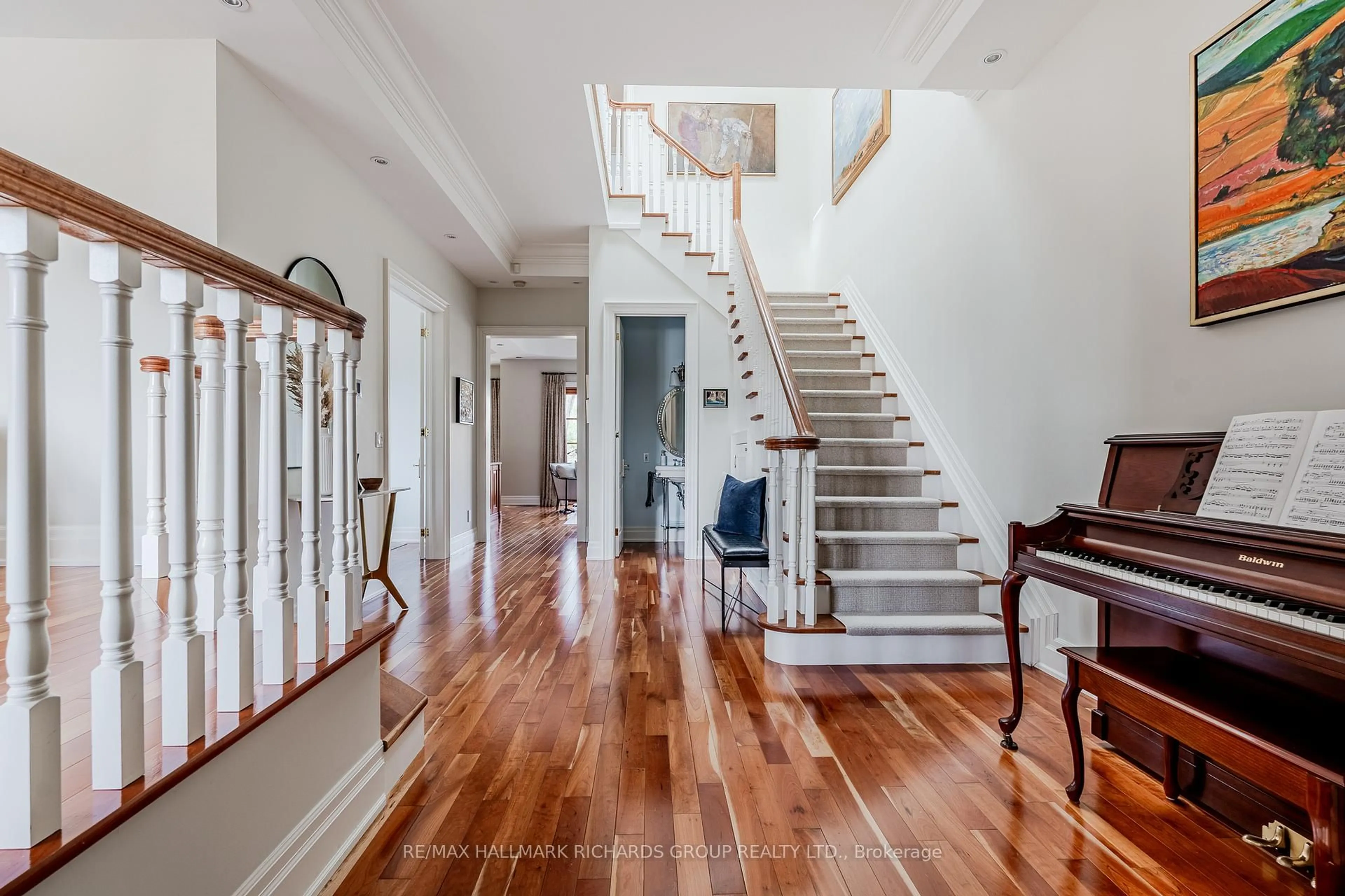 Indoor foyer for 148 Balsam Ave, Toronto Ontario M4E 3C1