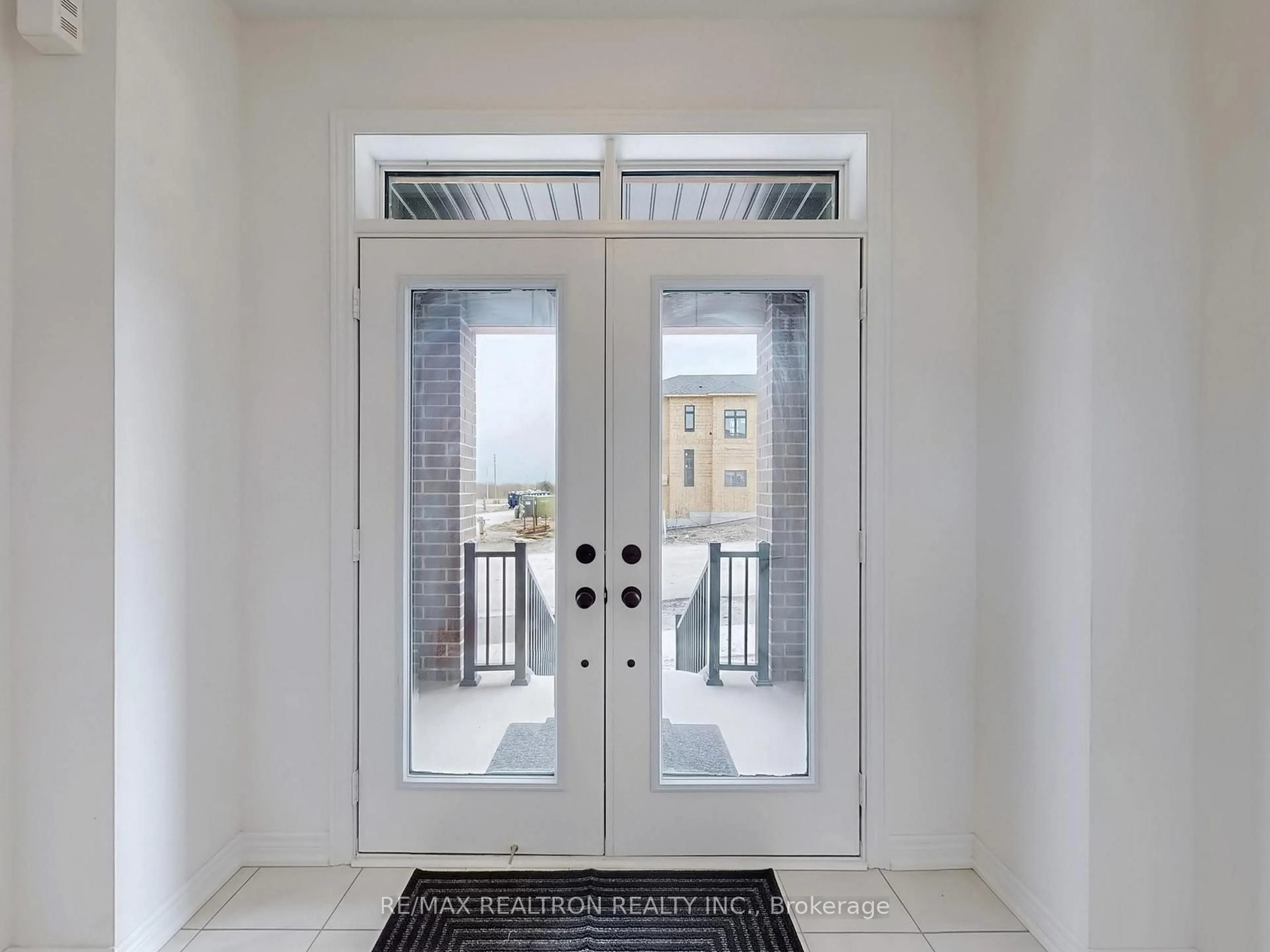 Indoor entryway for 1260 Talisman Manr, Pickering Ontario L1X 0R8