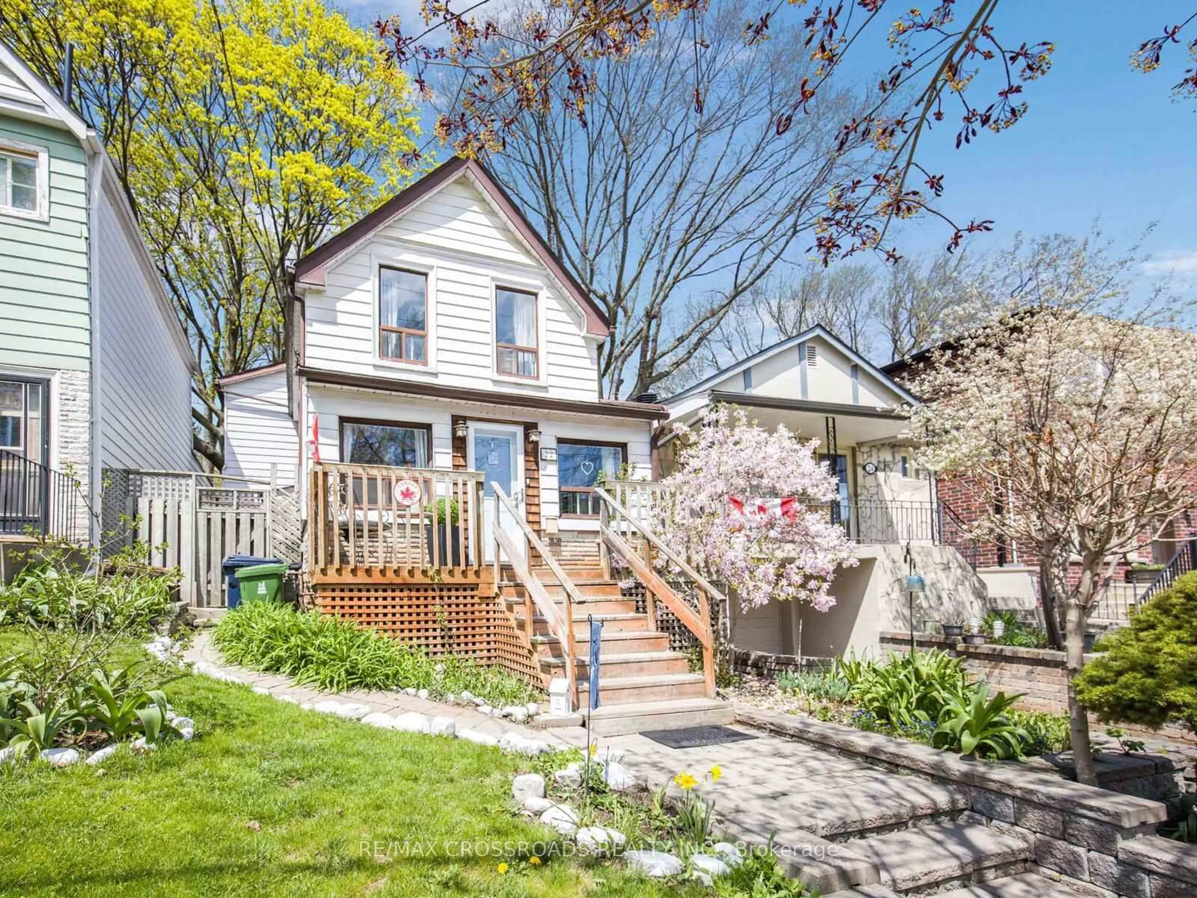 Home with vinyl exterior material, street for 22 Ivy Ave, Toronto Ontario M4L 2H7