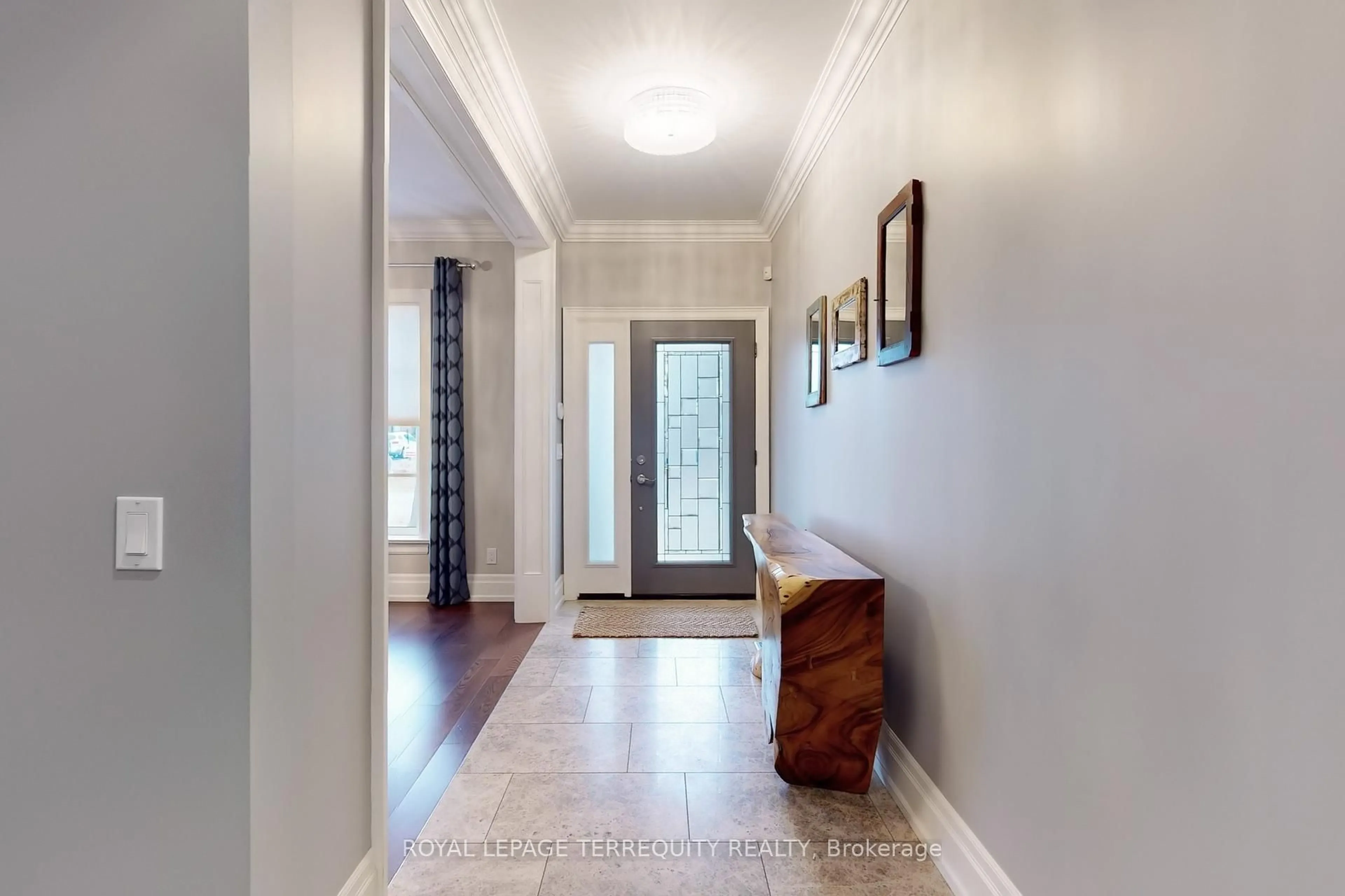 Indoor entryway for 716 Front Rd, Pickering Ontario L1W 1P3