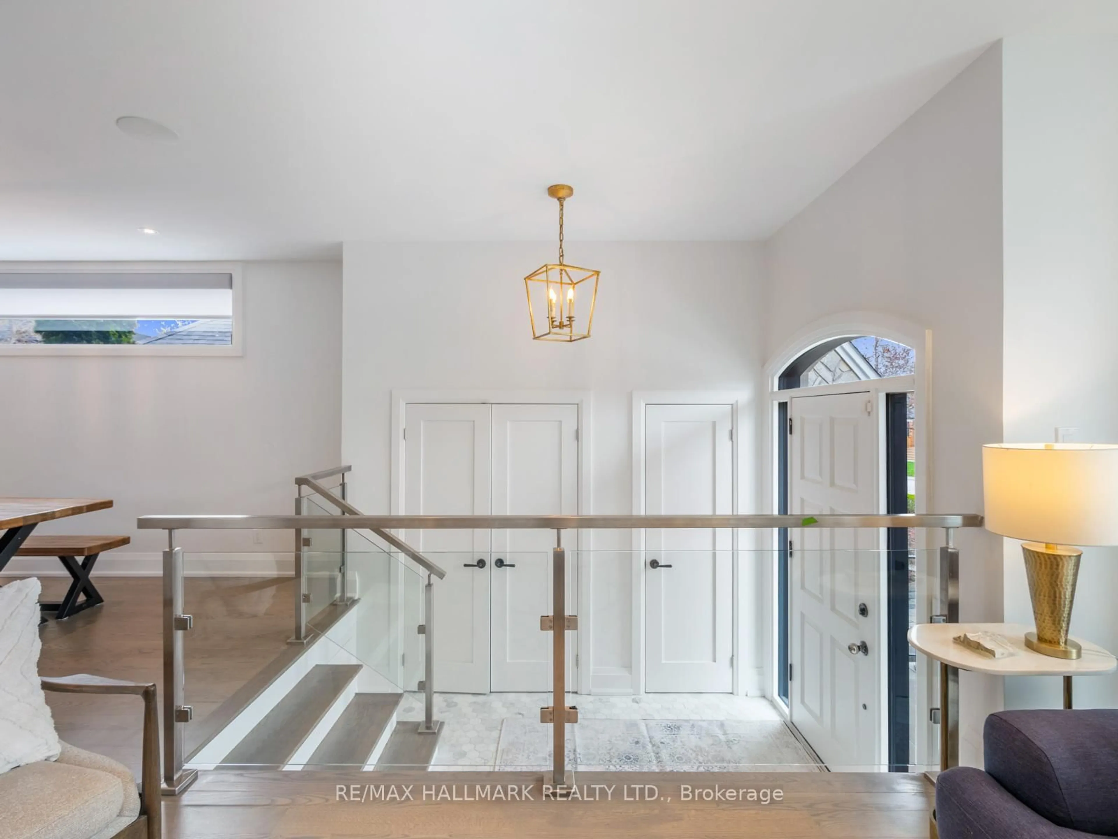 Indoor foyer for 25 Parkland Rd, Toronto Ontario M1N 1Y7