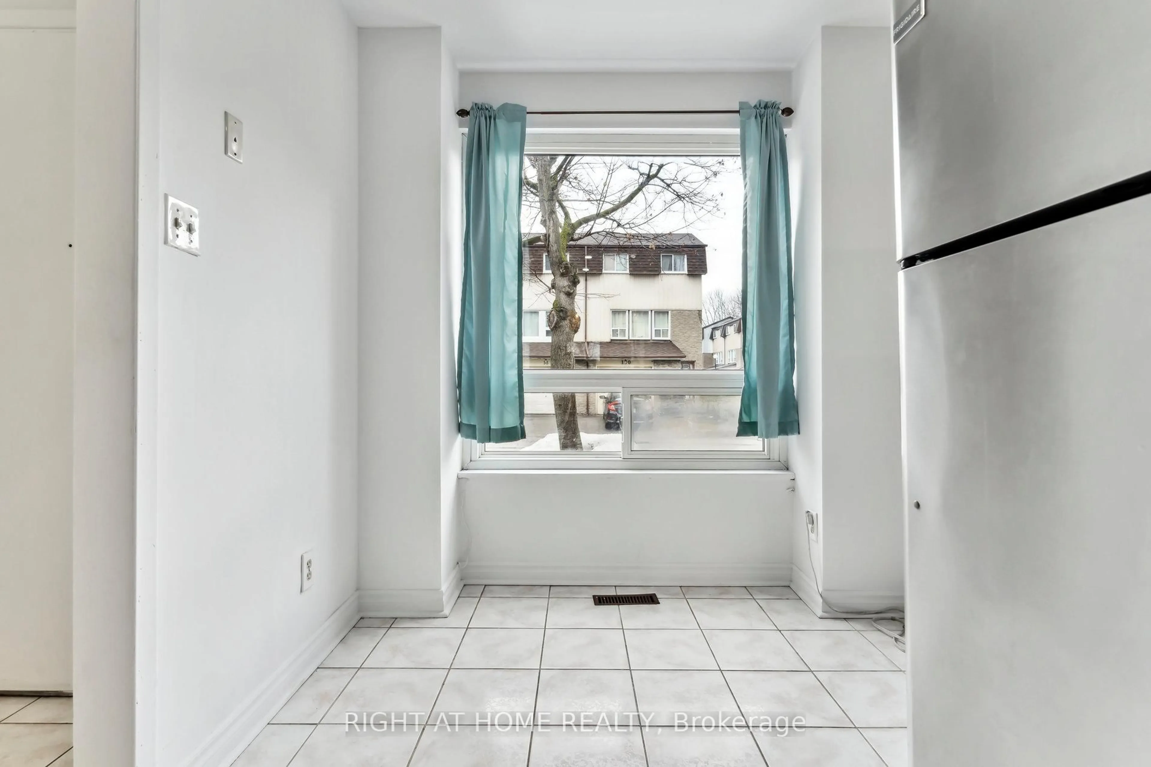 Unknown for 44 Chester Le Blvd #92, Toronto Ontario M1W 2M8
