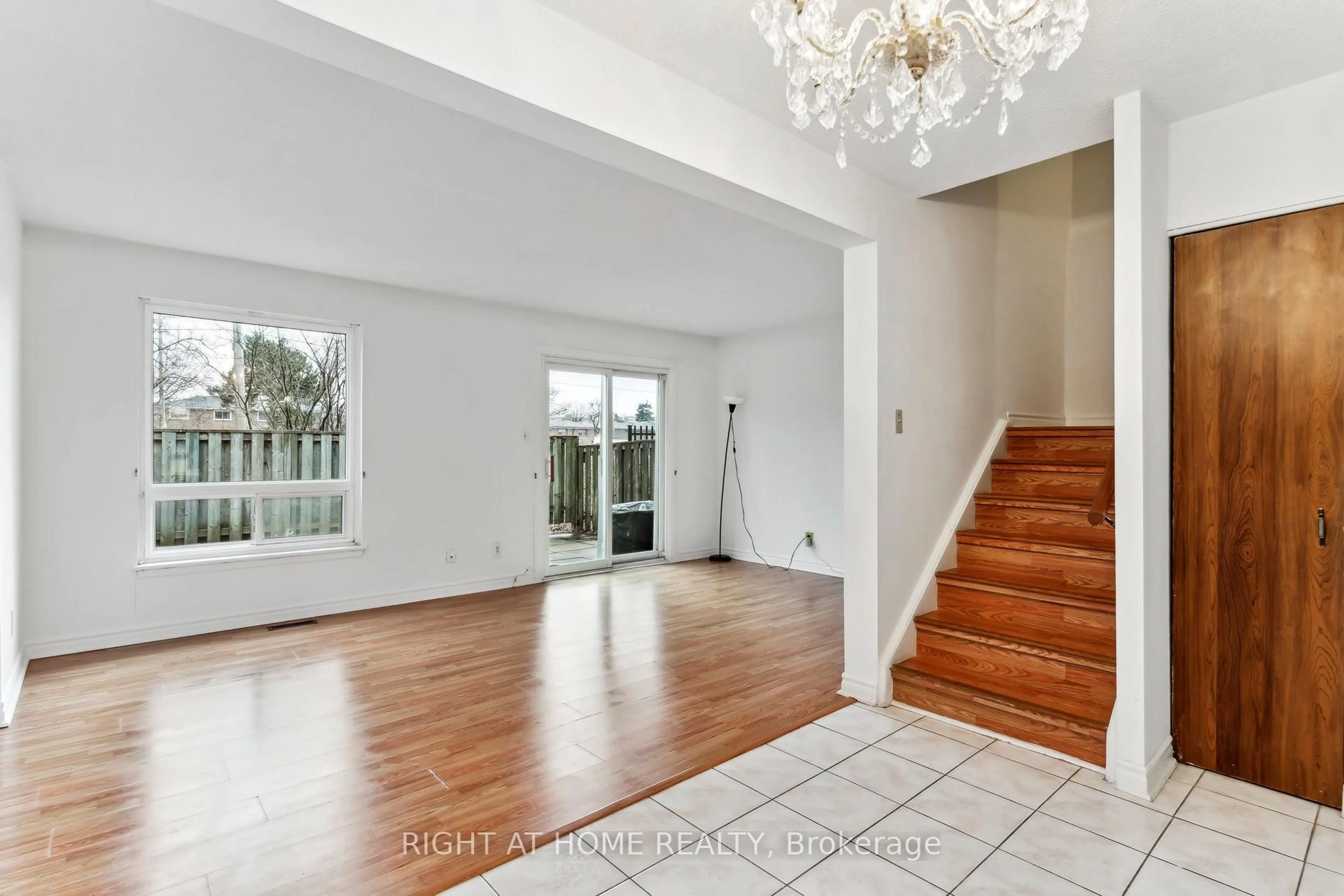Indoor foyer for 44 Chester Le Blvd #92, Toronto Ontario M1W 2M8