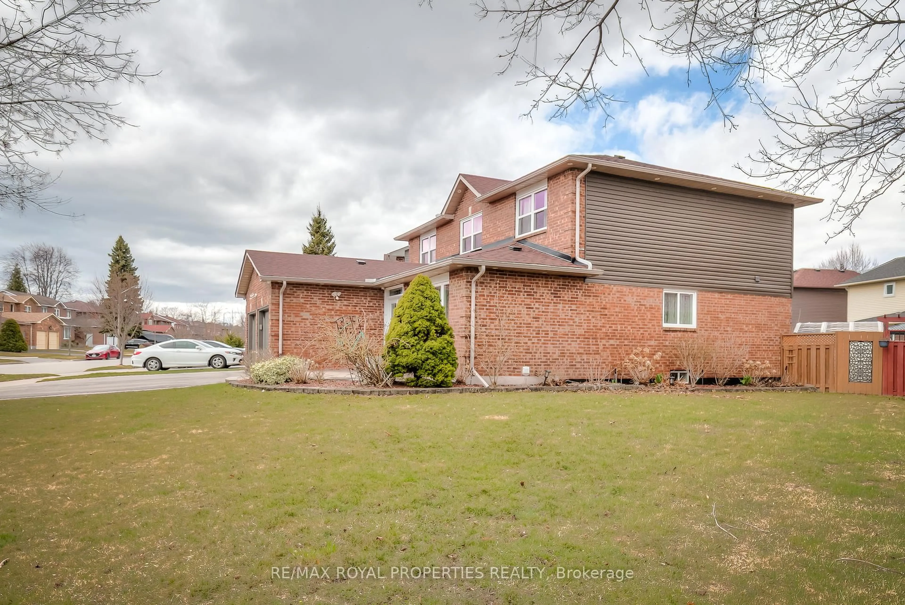 A pic from outside/outdoor area/front of a property/back of a property/a pic from drone, unknown for 86 Rollo Dr, Ajax Ontario L1S 7B7