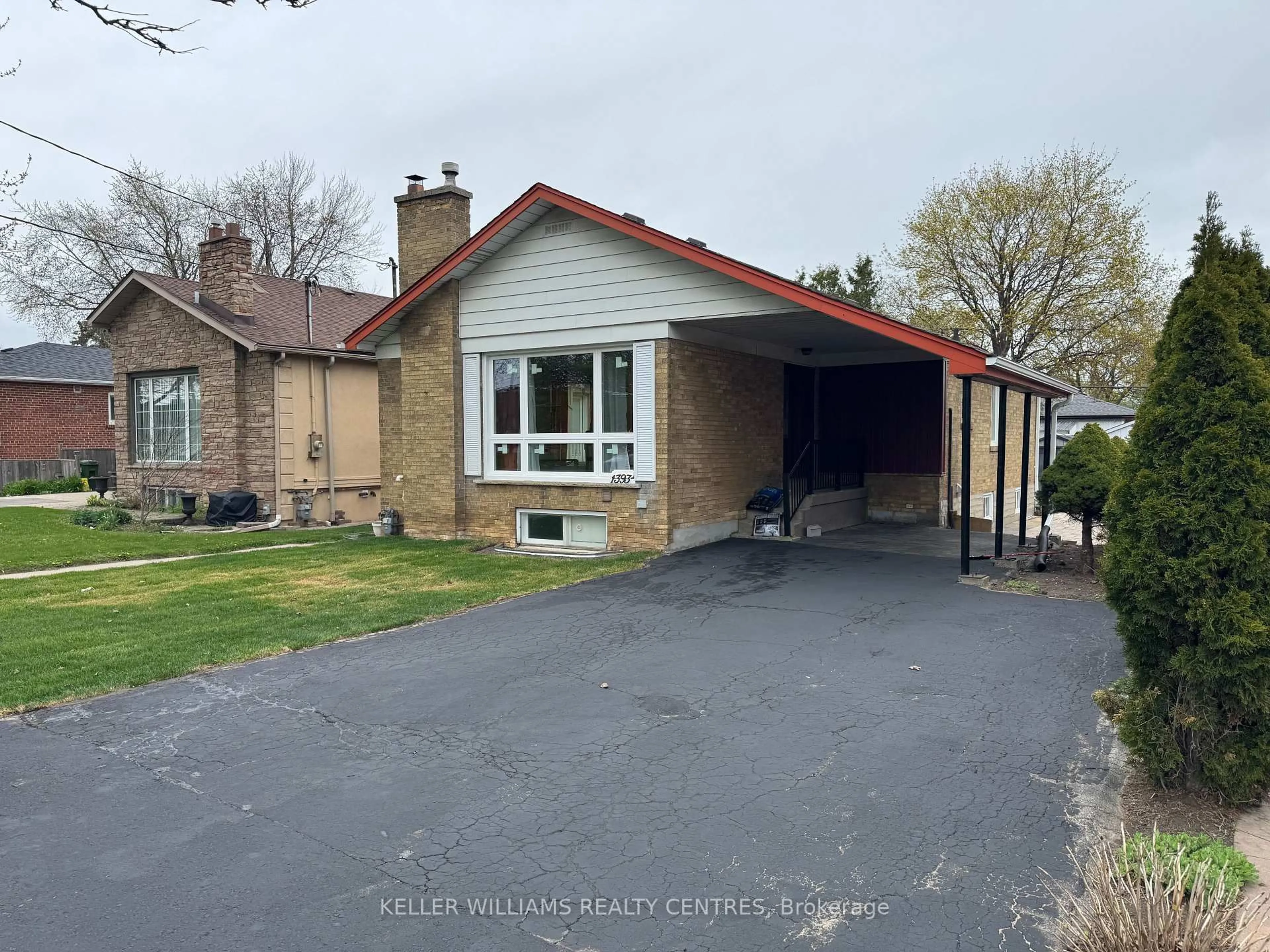 A pic from outside/outdoor area/front of a property/back of a property/a pic from drone, street for 1393 Birchmount Rd, Toronto Ontario M1P 2E2