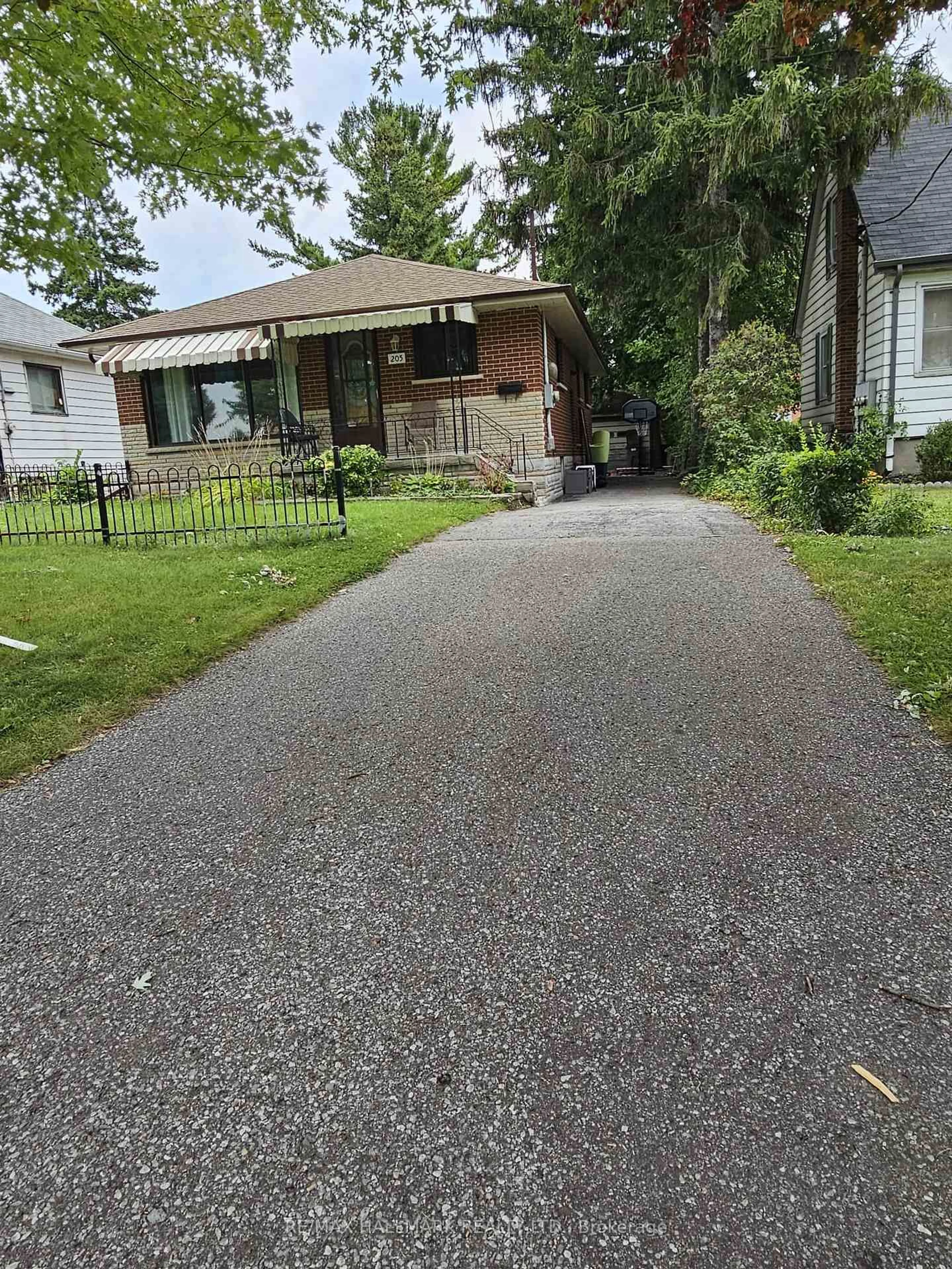 Unknown for 205 Grenfell St, Oshawa Ontario L1J 4W3