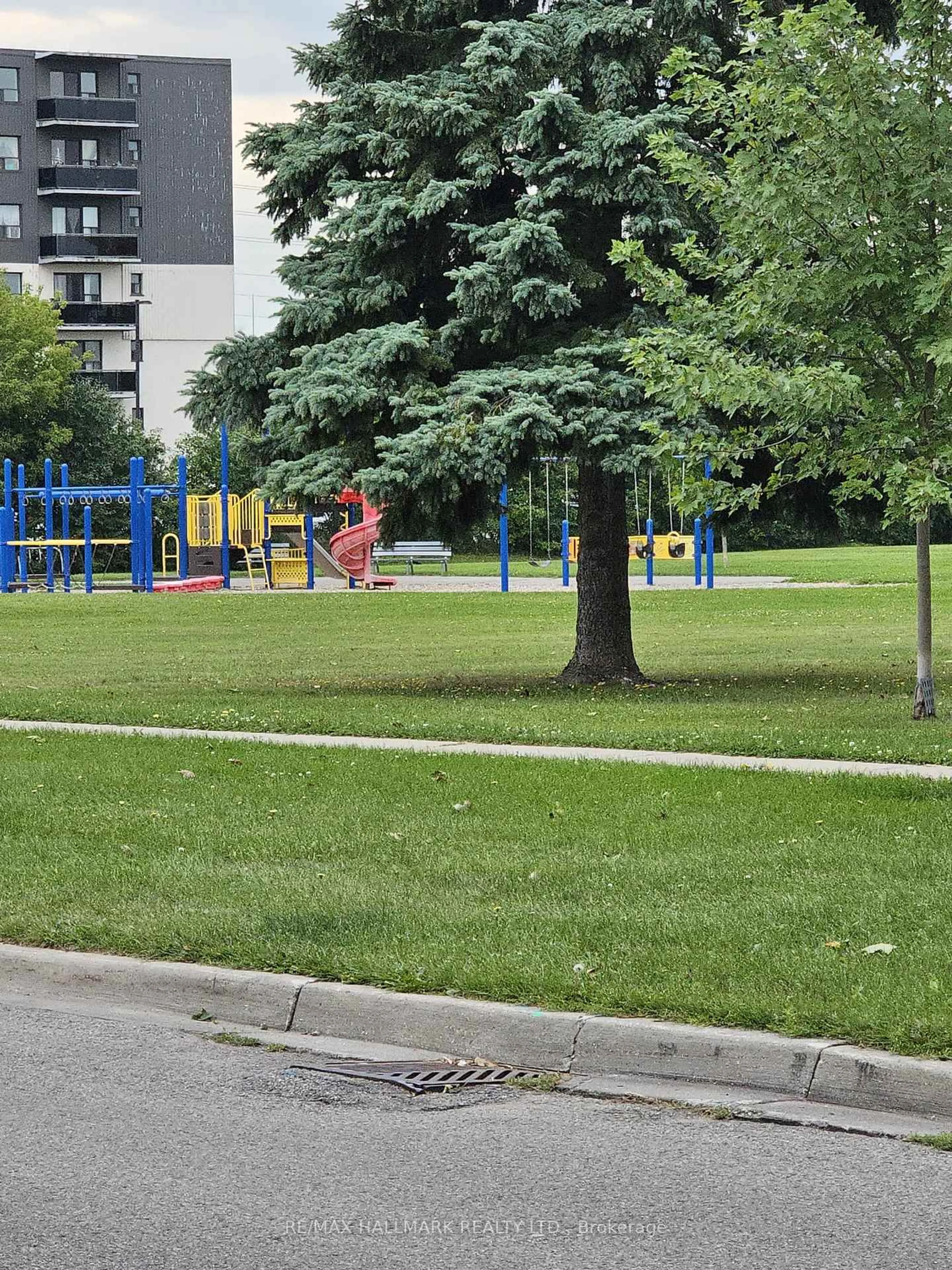 Blurry image for 205 Grenfell St, Oshawa Ontario L1J 4W3