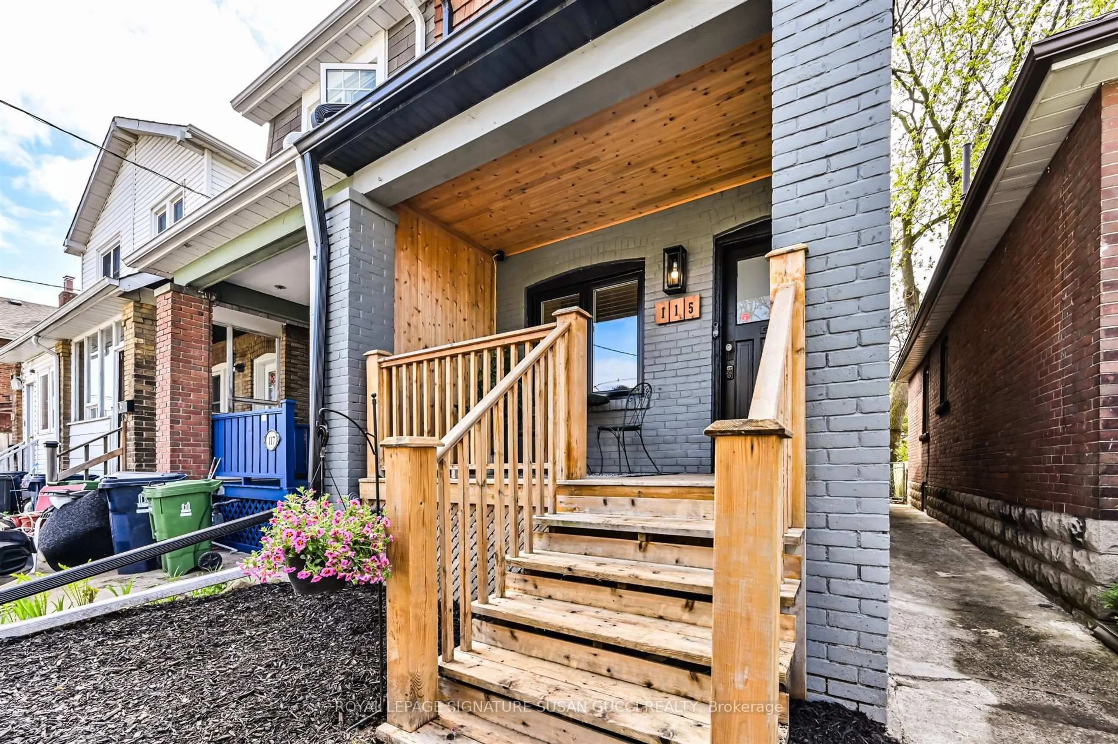 Unknown for 115 Aldwych Ave, Toronto Ontario M4J 1X7