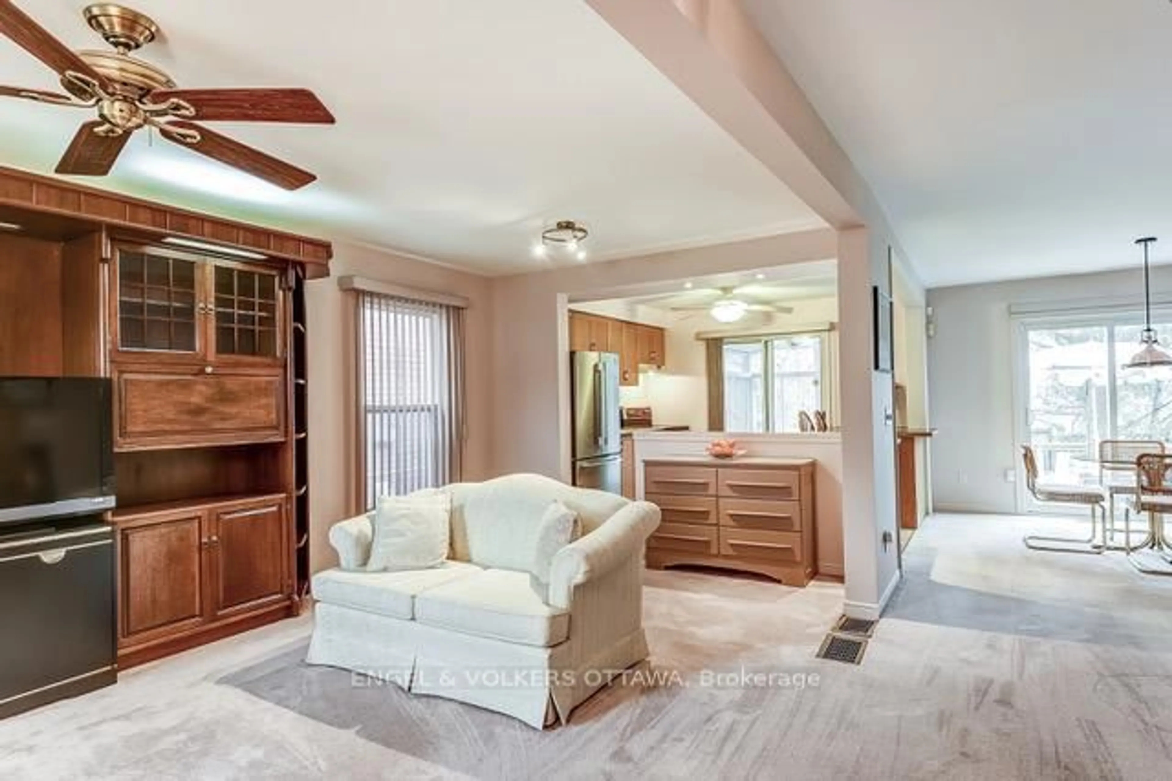 Living room with furniture, unknown for 681 Layton Crt, Pickering Ontario L1W 3W5