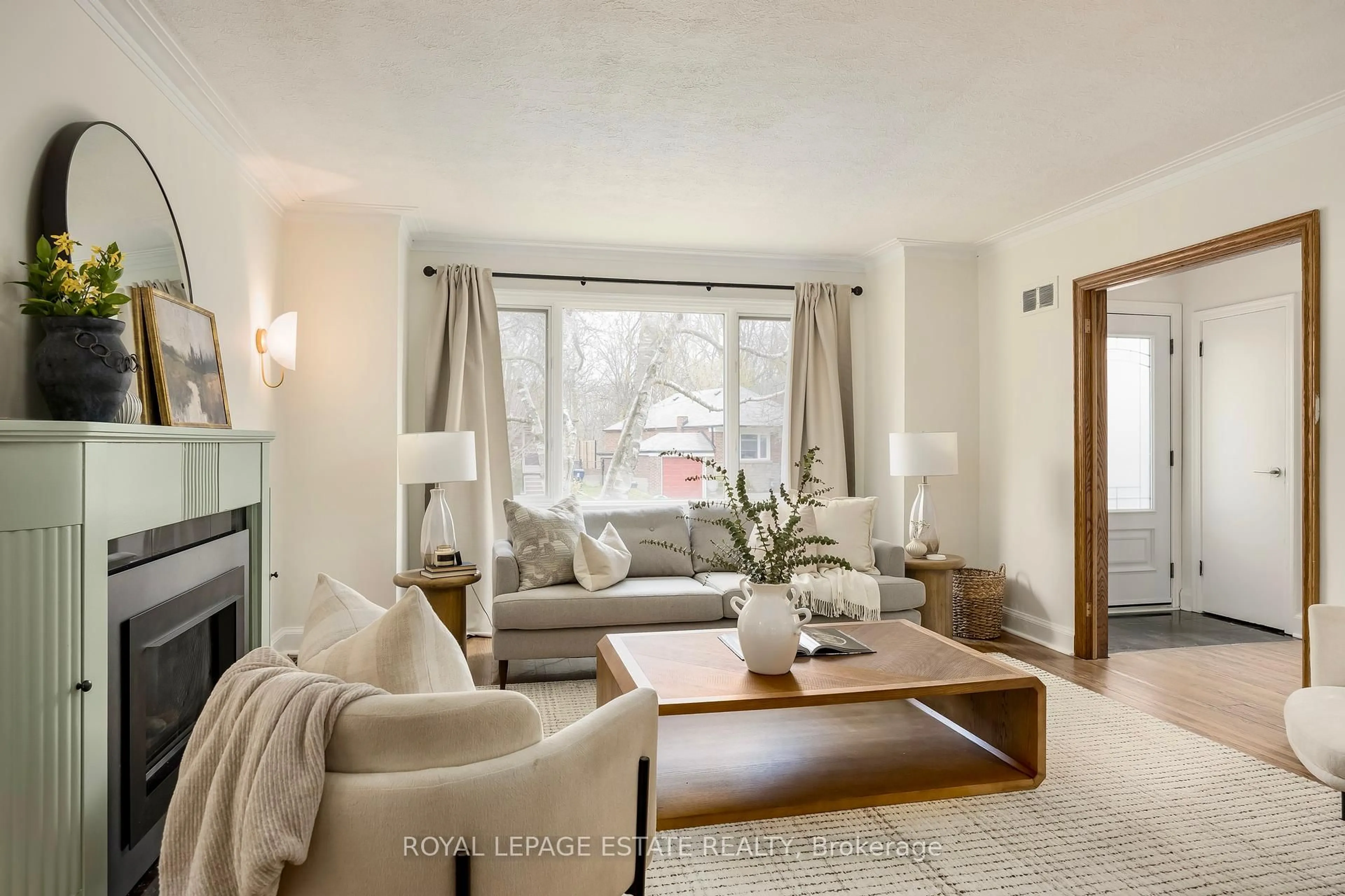Living room with furniture, unknown for 98 Midland Ave, Toronto Ontario M1N 4A2