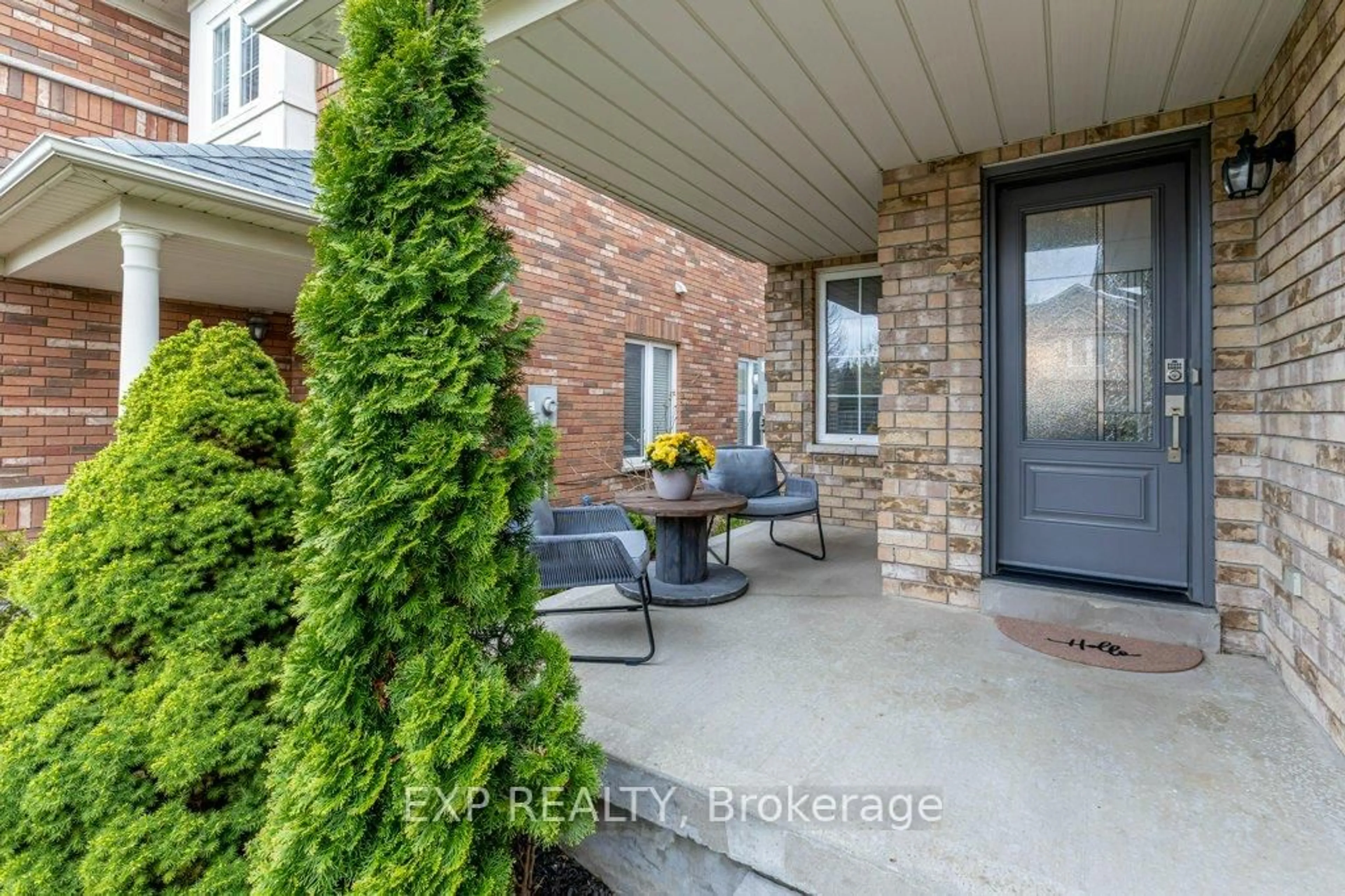 Indoor entryway for 20 Scepter Pl, Whitby Ontario L1R 3A6